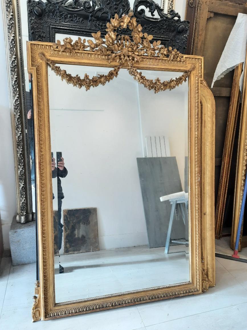 Sculpté à la main Miroir Louis XVI français du XIXe siècle, sculpté et doré en vente