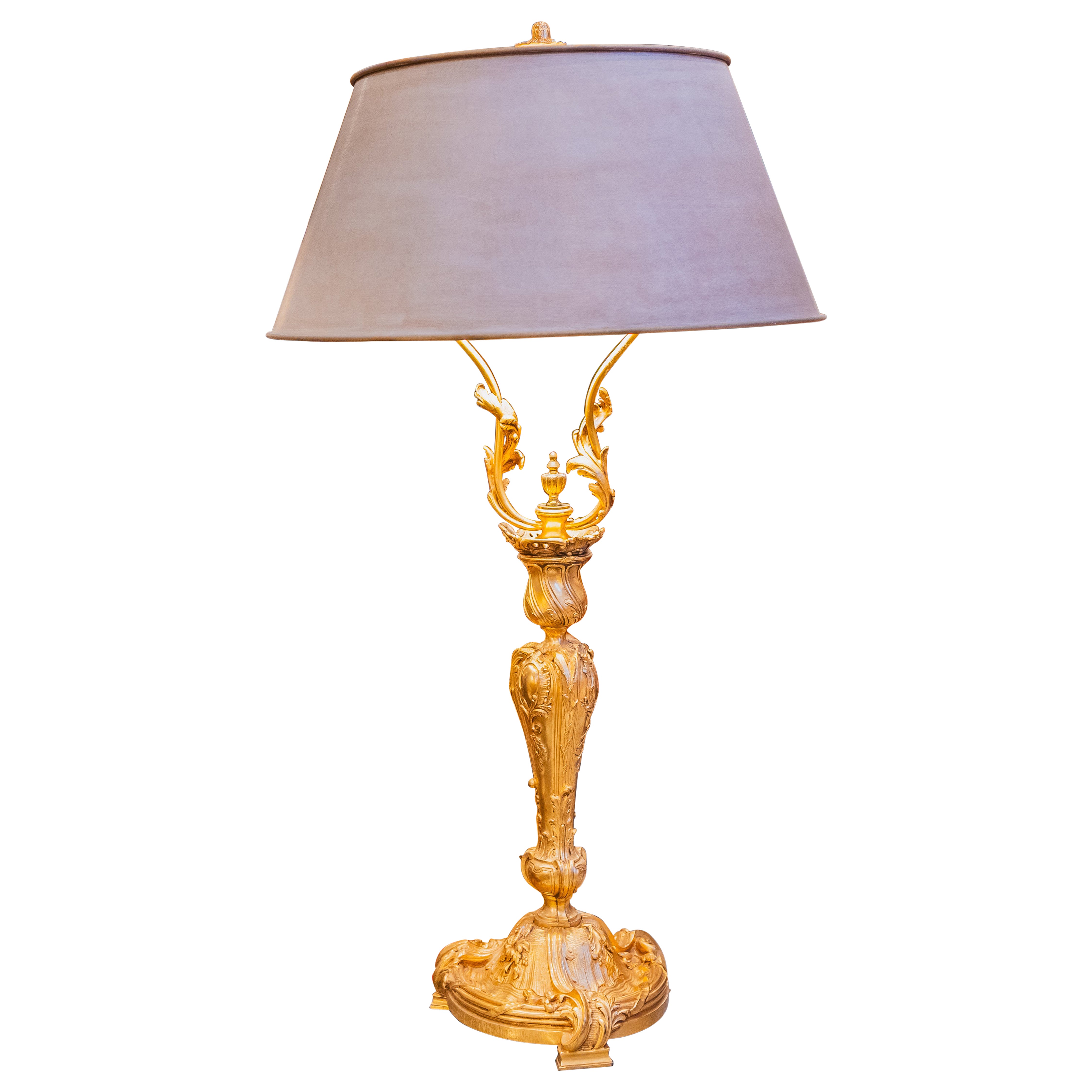 Fina lámpara francesa Luis XVI de bronce dorado del siglo XIX. en venta
