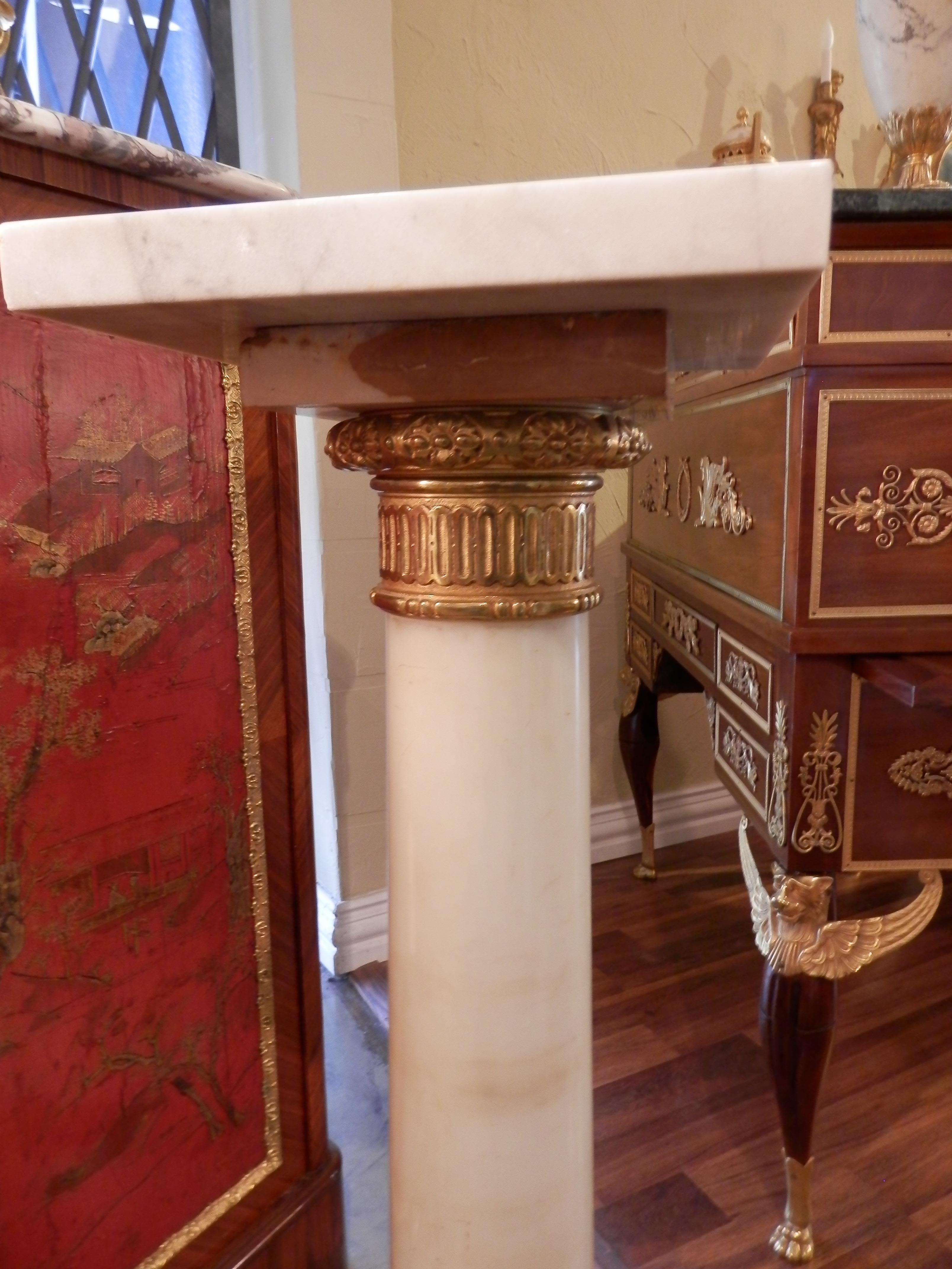 Fine 19th Century French Louis XVI Marble and Onyx and Gilt Bronze Pedestal In Good Condition For Sale In Dallas, TX