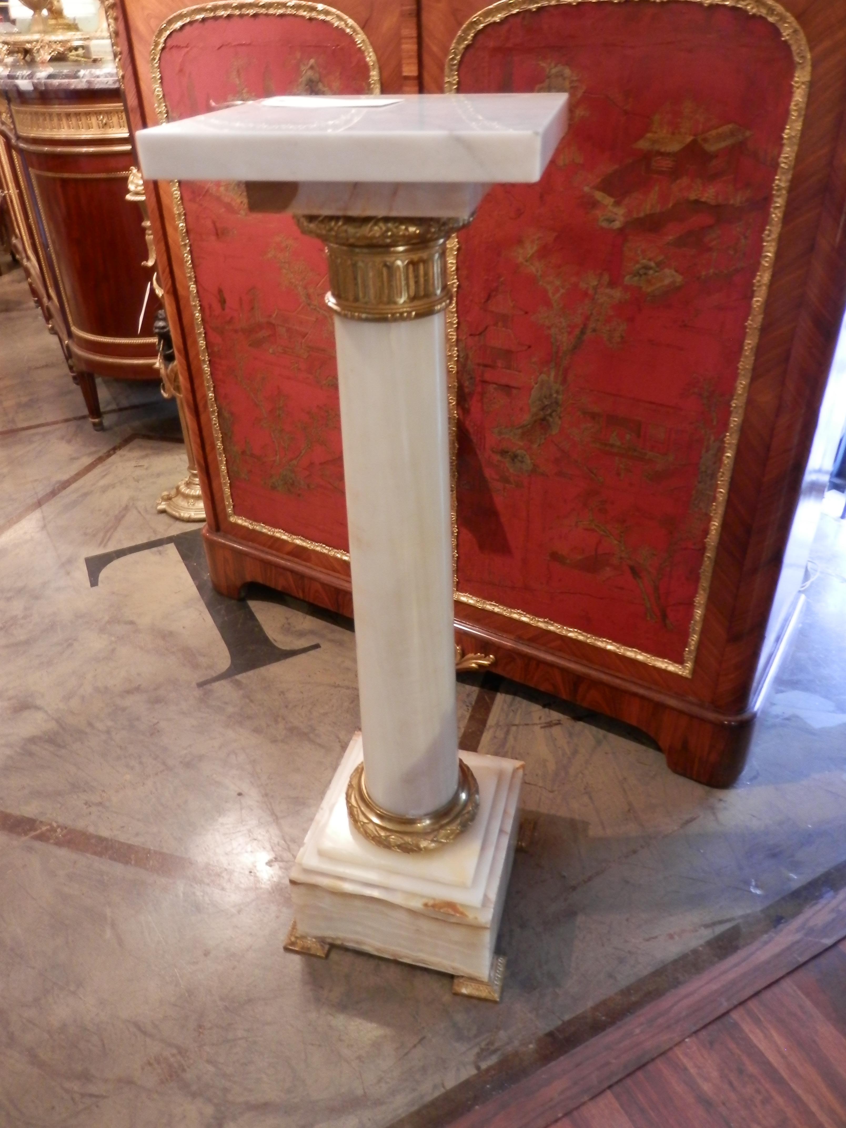 Fine 19th Century French Louis XVI Marble and Onyx and Gilt Bronze Pedestal For Sale 1