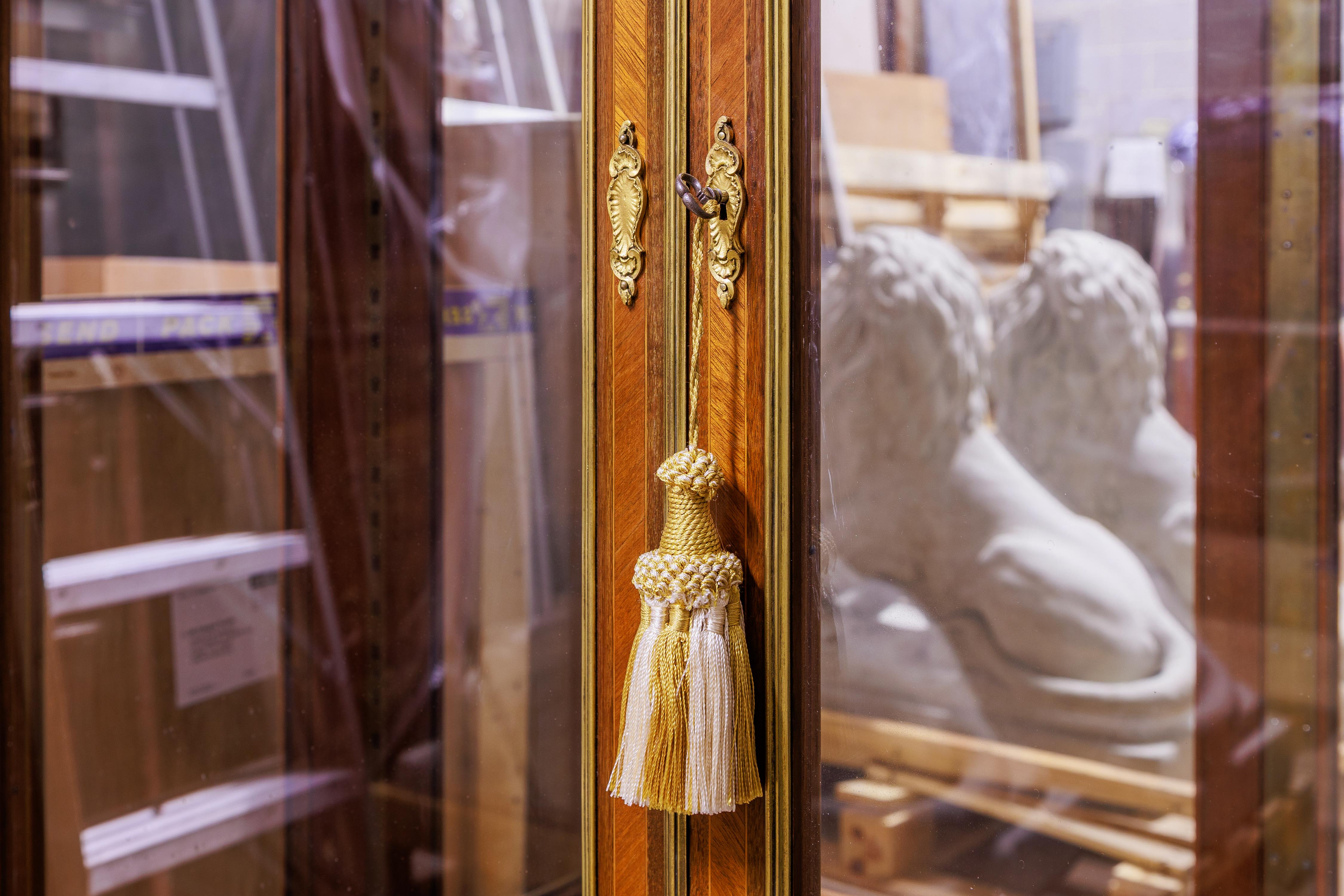 Gilt A fine 19th century French vitrine by G. Durand For Sale