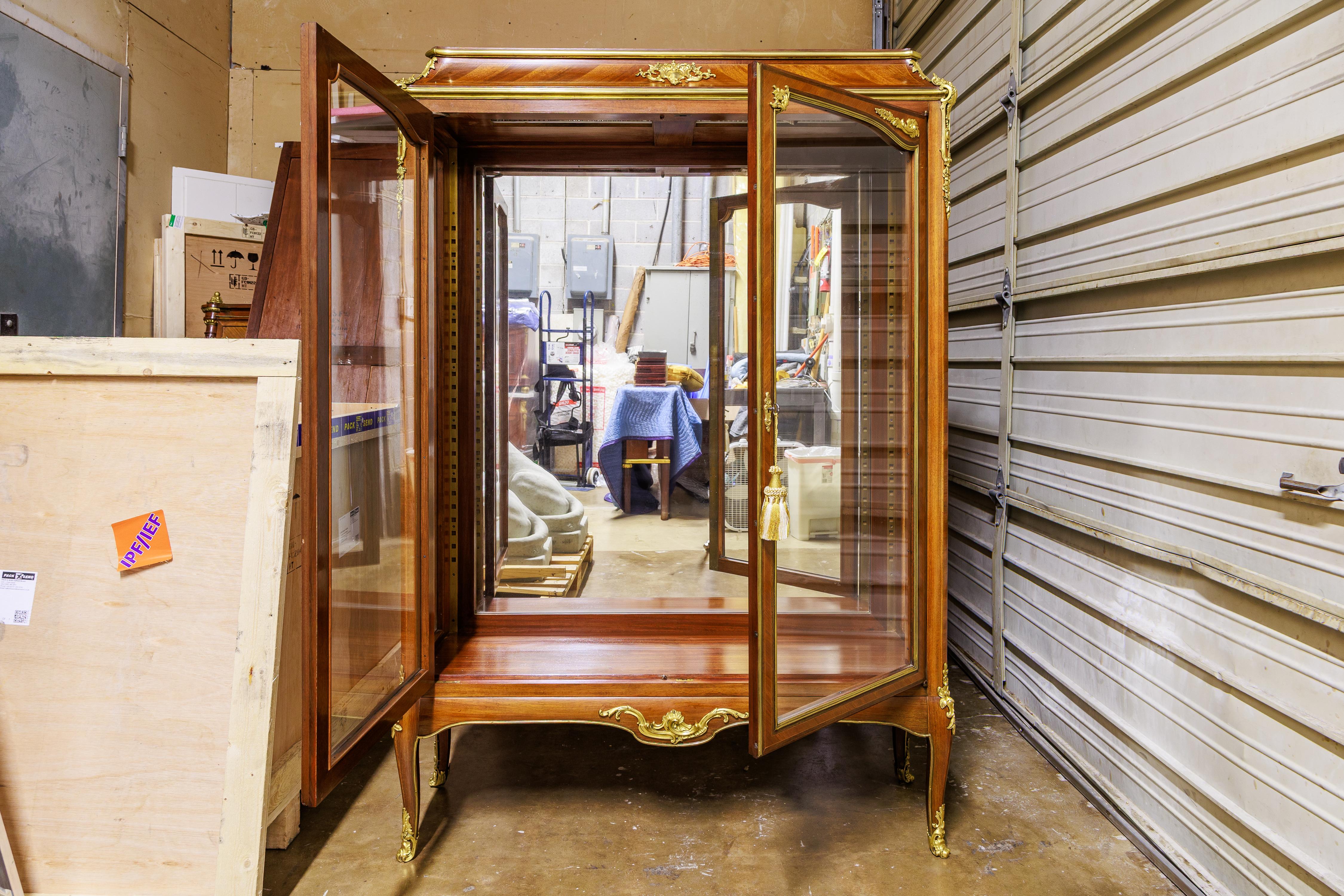 A fine 19th century French vitrine by G. Durand In Good Condition For Sale In Dallas, TX