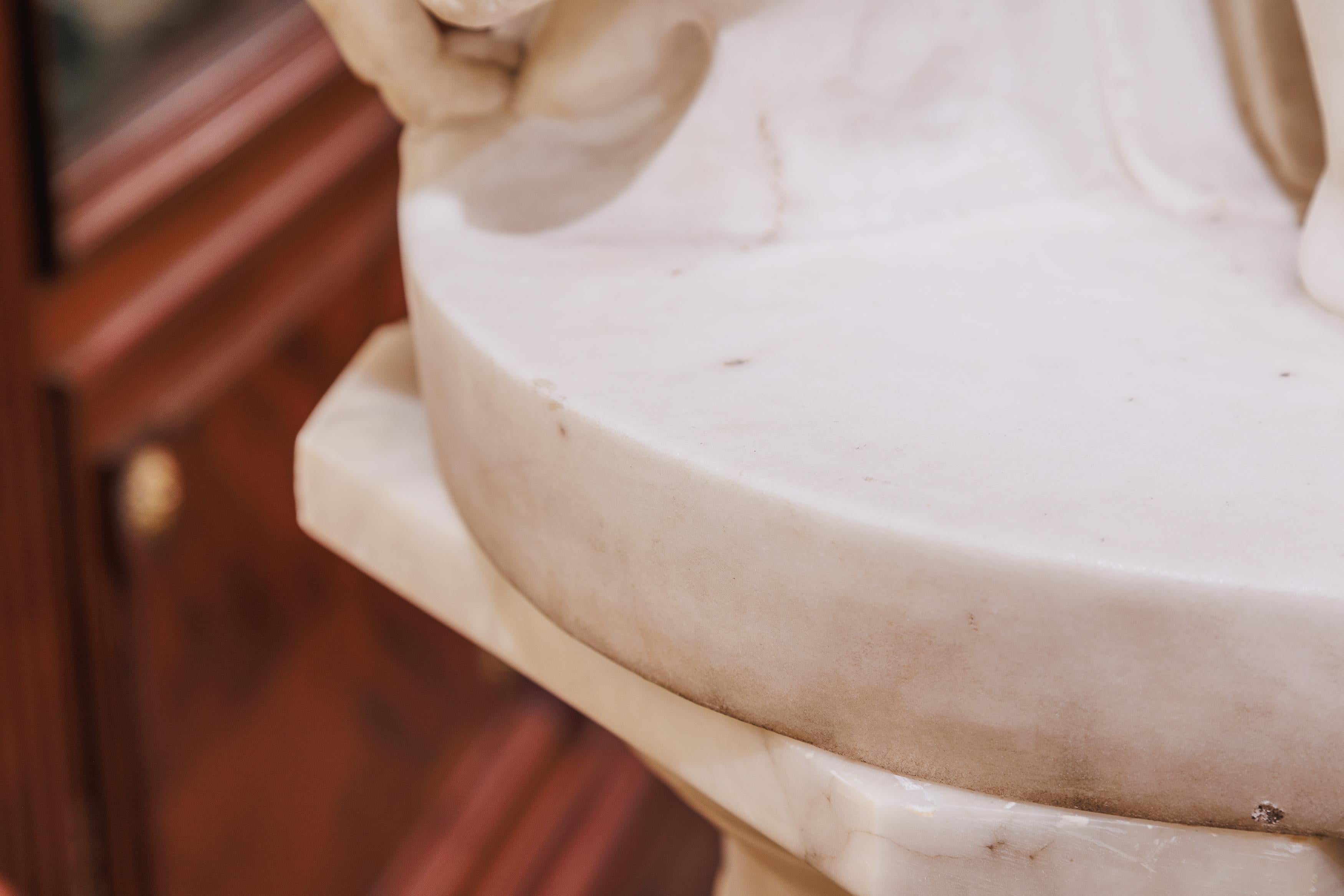 Marbre de Carrare Belle statue italienne en marbre de Carrera du XIXe siècle représentant une femme avec son chien. en vente