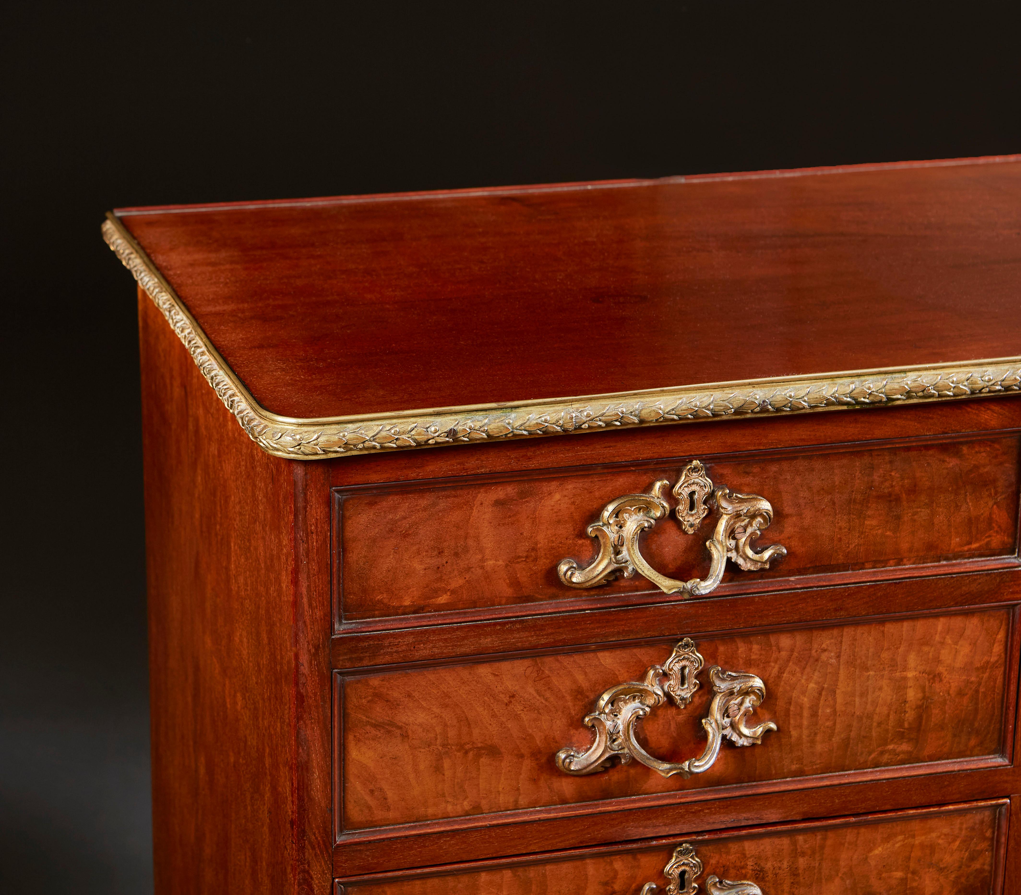 Fine 19th Century Mahogany Chest of Drawers For Sale 1