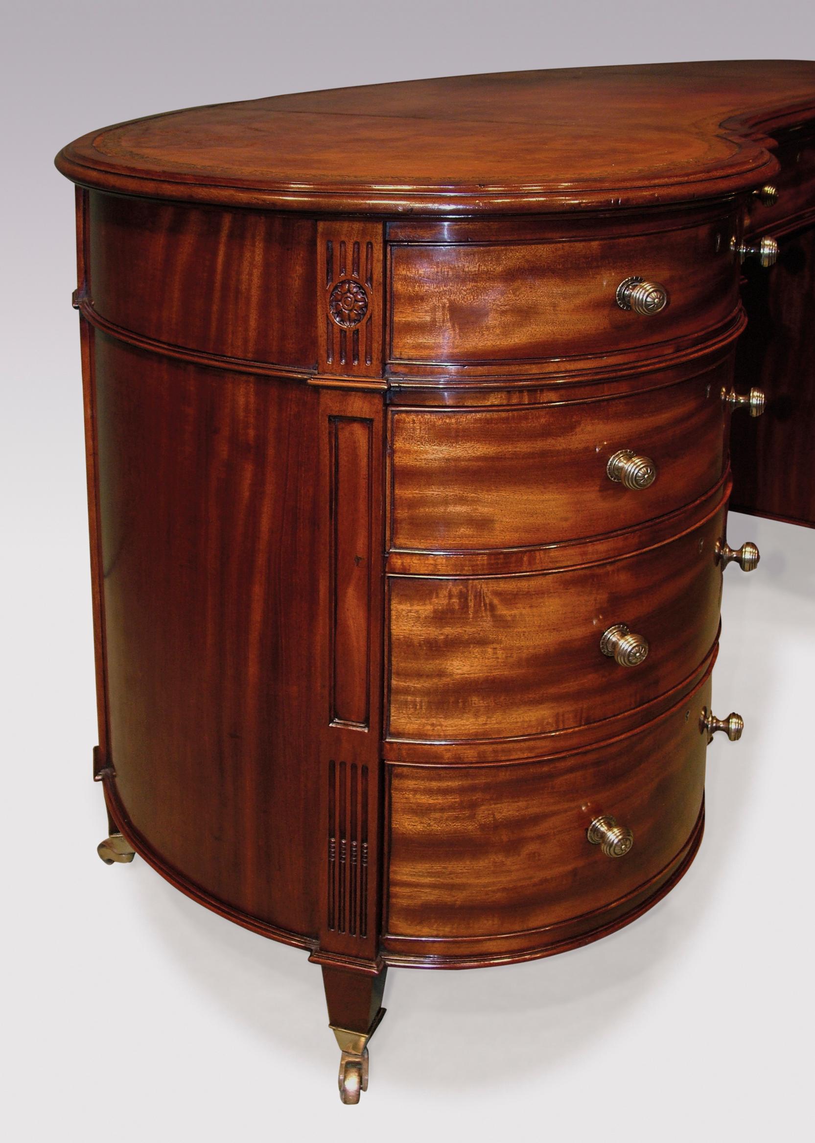 English Fine 19th Century Mahogany Kidney Shaped Pedestal Desk For Sale