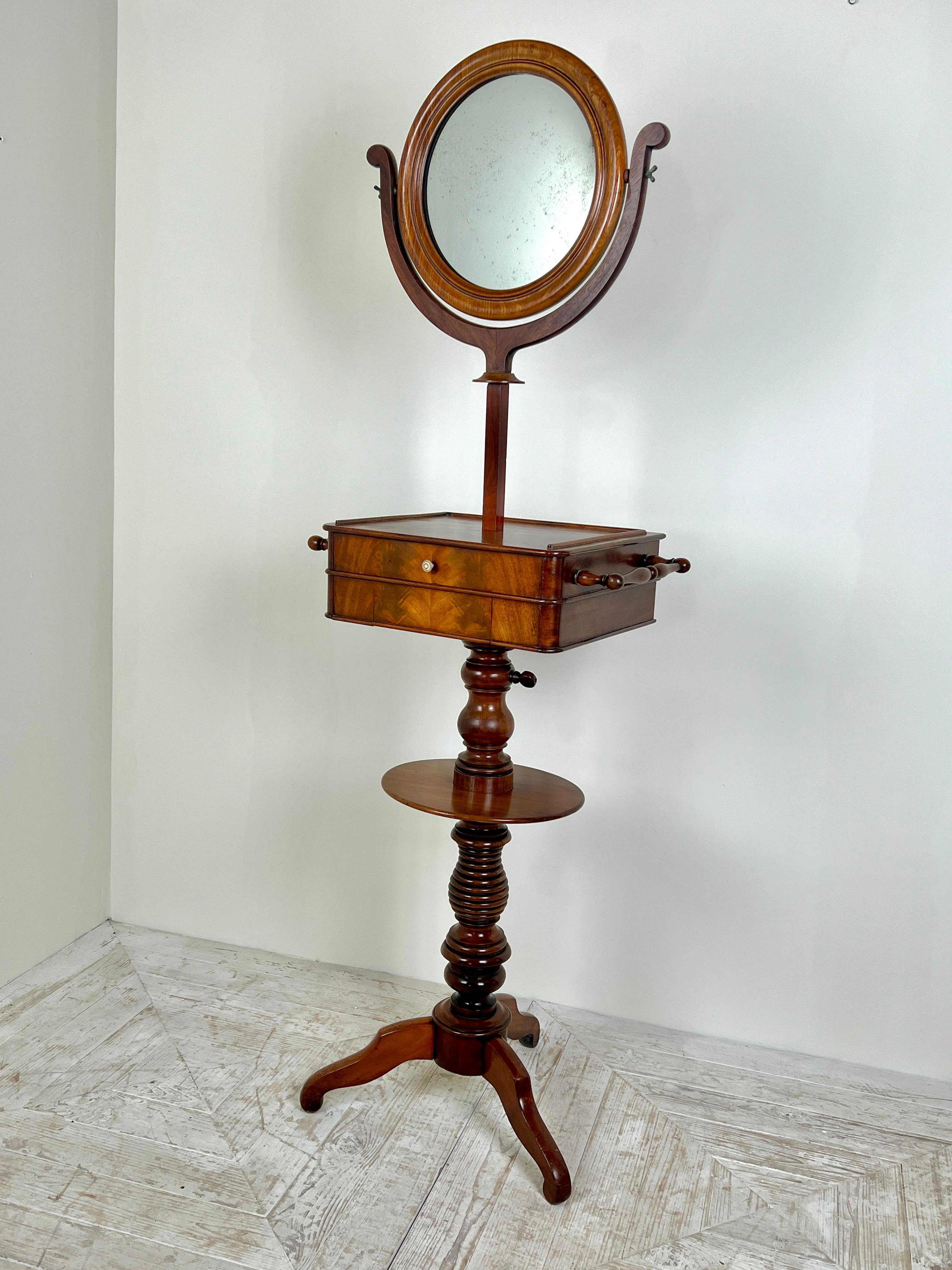 English A Fine 19Th Century Mahogany Shaving Stand