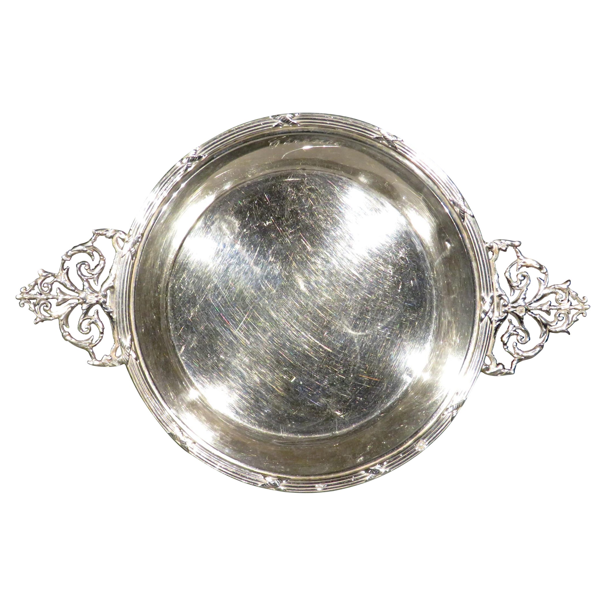 Un raffinato porringer / Tastevin d'argento francese del XIX secolo di ispirazione neoclassica