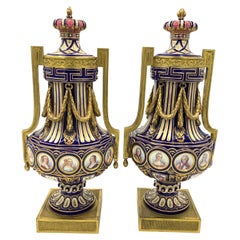 Fino par de jarrones de porcelana francesa estilo Sevres del siglo XIX