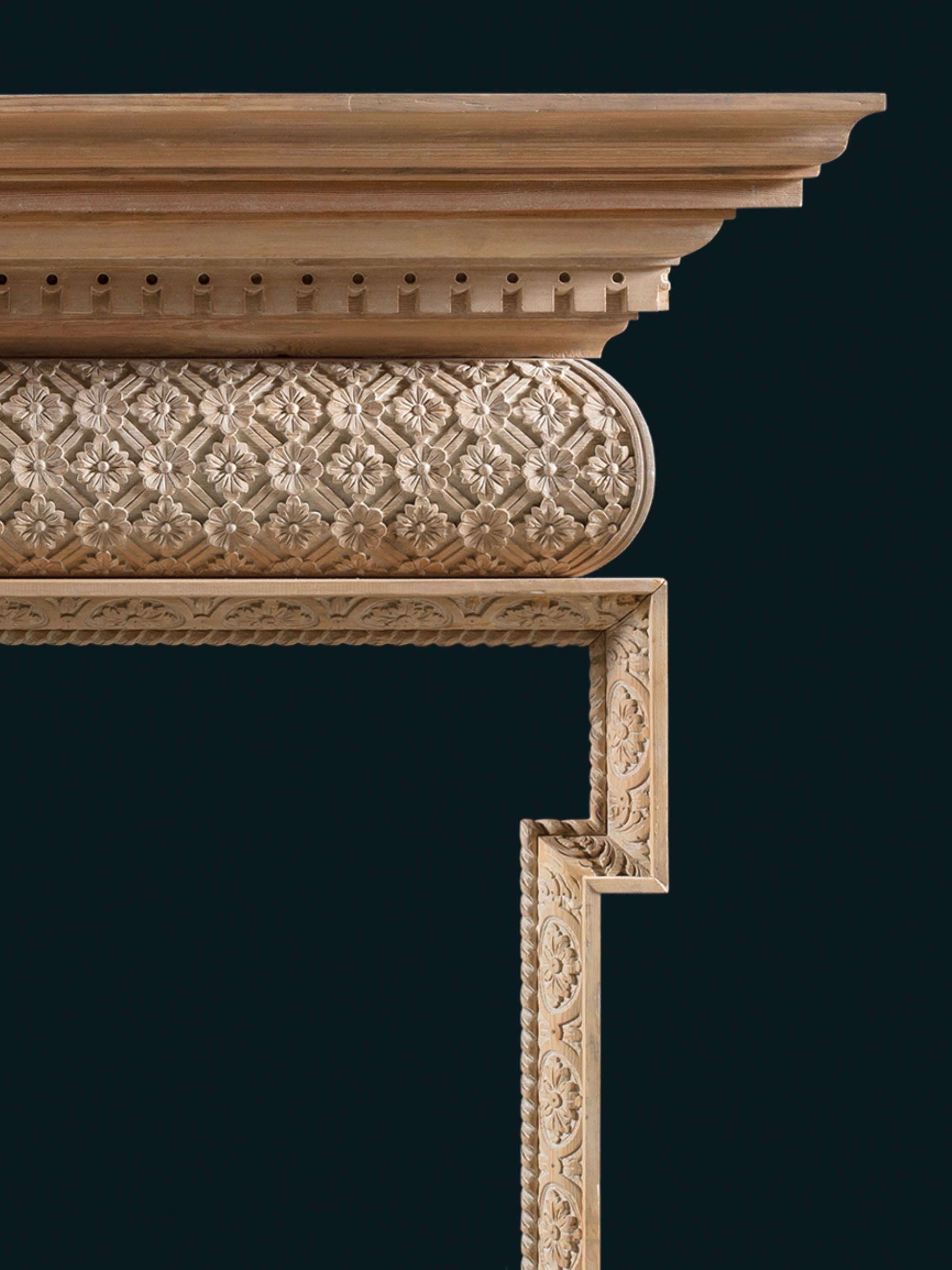 Feiner Kaminsims aus Kiefernholz im George-II-Revival-Stil des 19. Jahrhunderts (George II.) im Angebot
