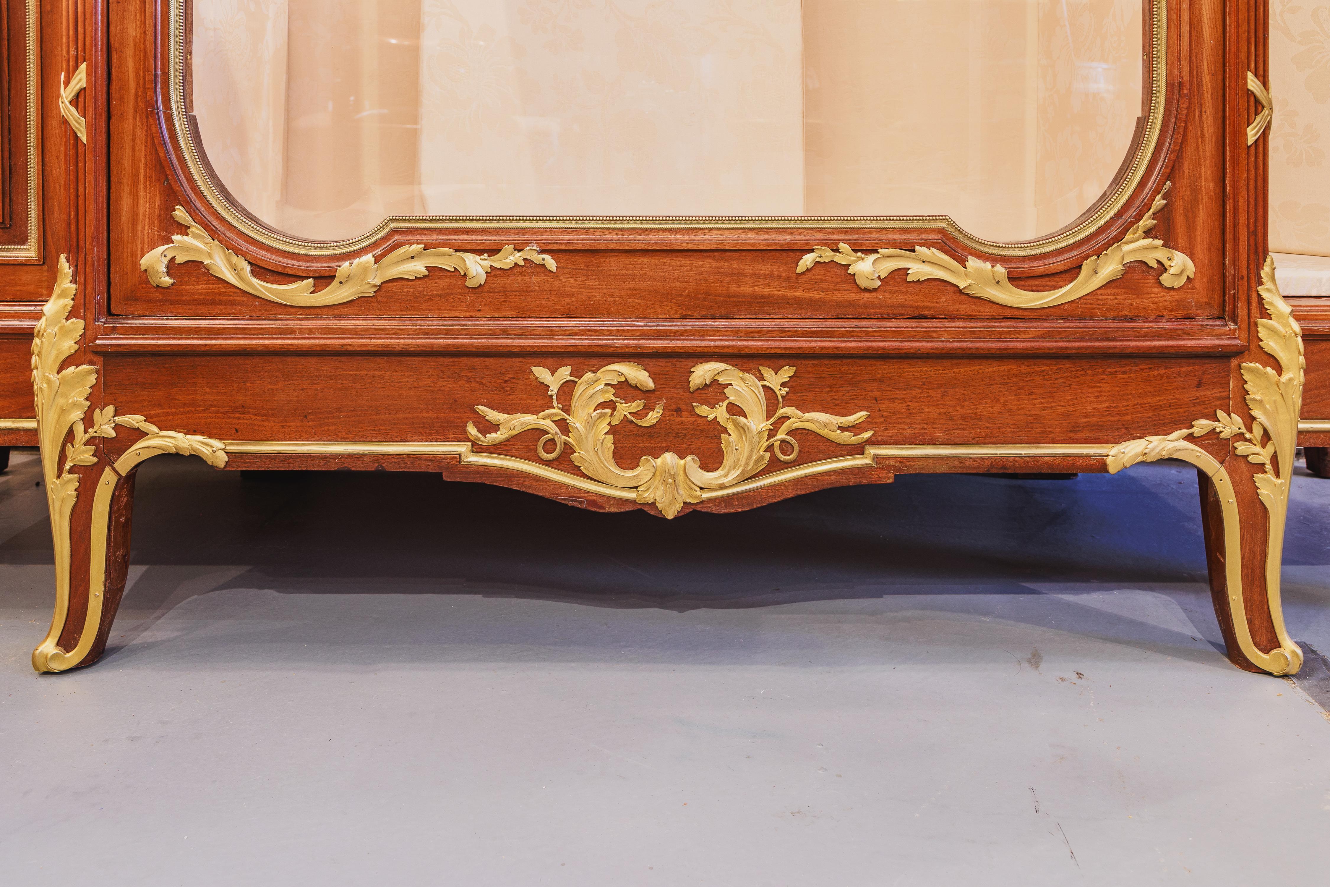 Louis XV A  fine 19thc French kingwood and gilt bronze mounted vitrine by Haentges Freres For Sale