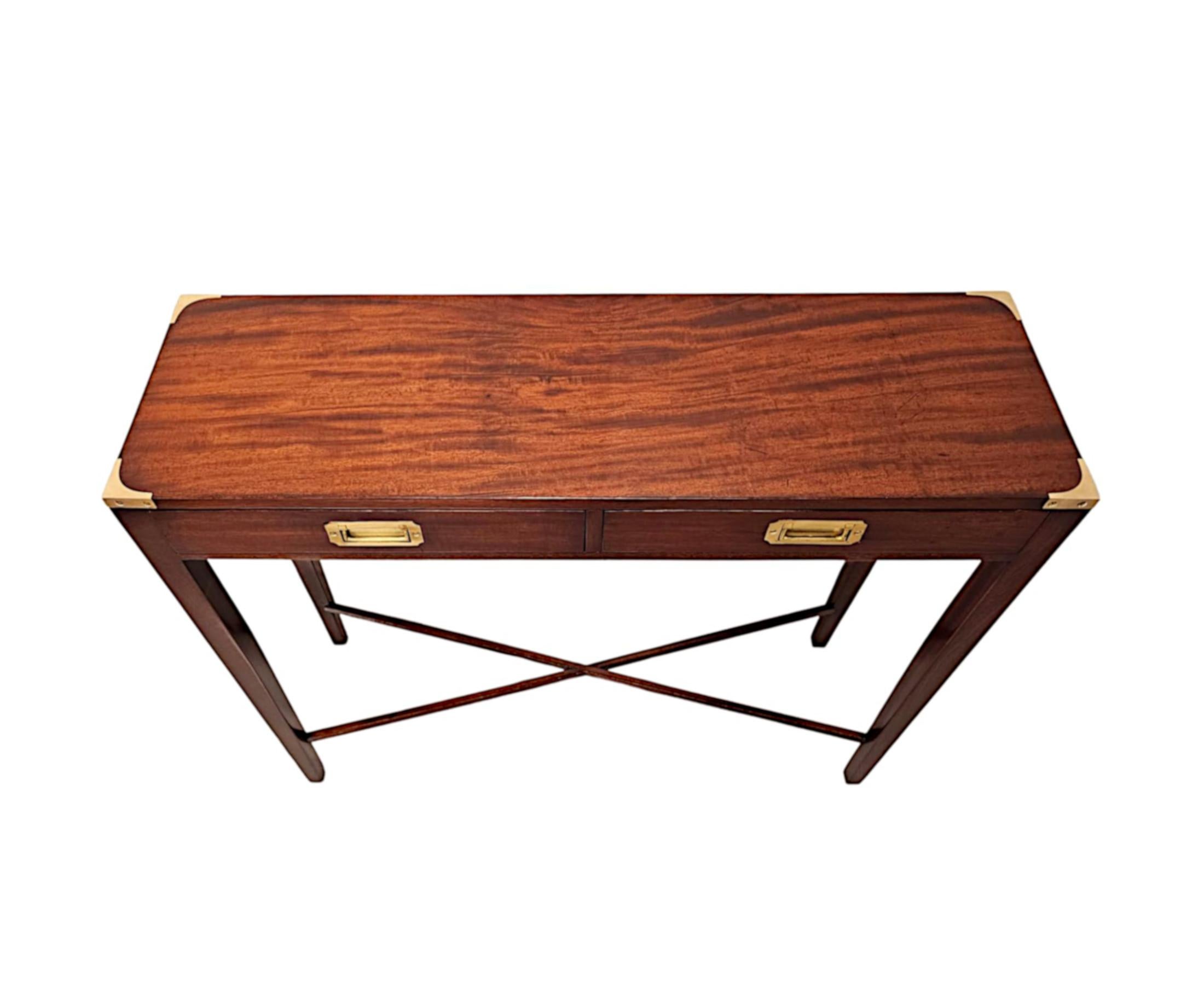 Français Table console de style Campaigner en acajou, faite à la main, du 20e siècle en vente
