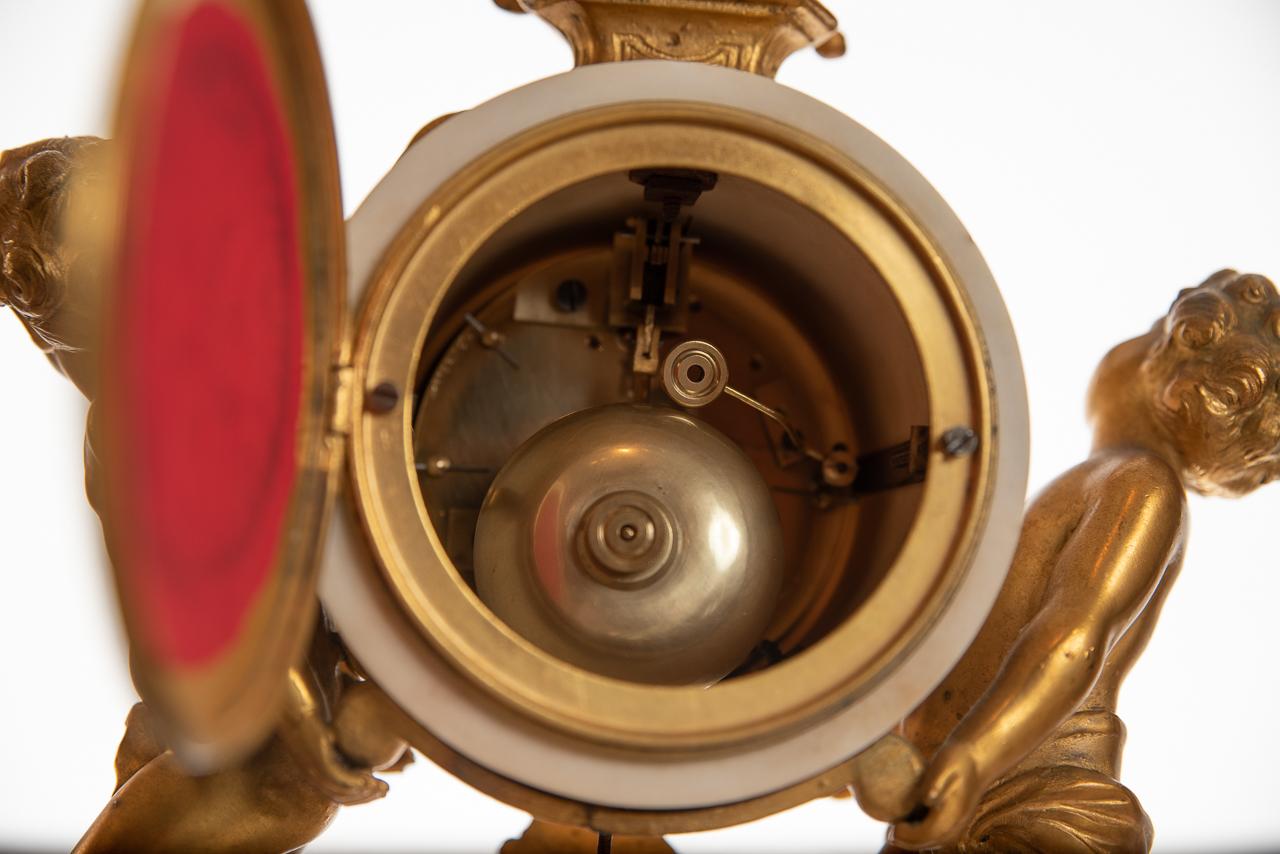 Fine 8 Day Striking Ormolu & White Marble Clock with Cherubs, Late 1800s In Good Condition In Cheltenham, GB