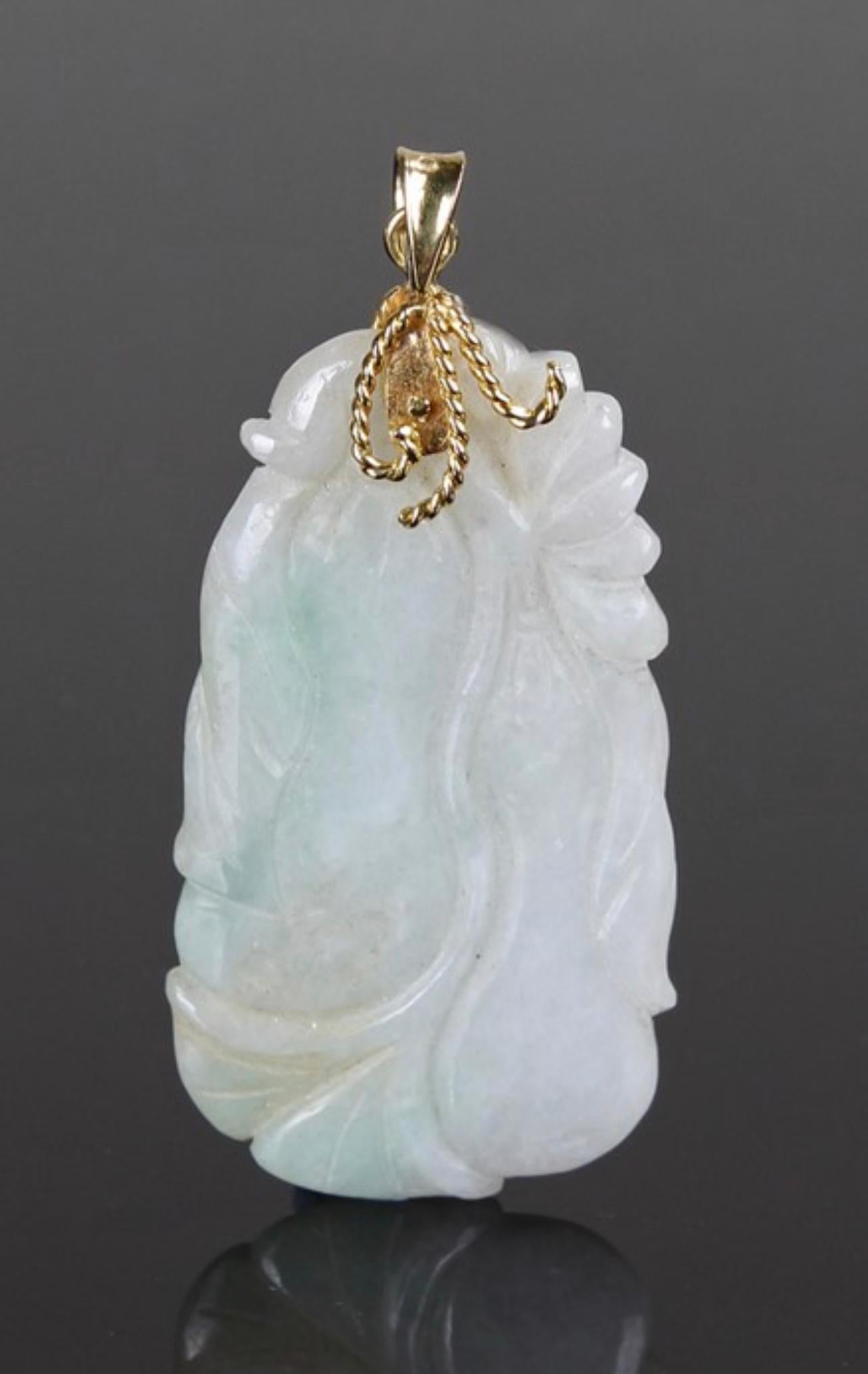 Chinese jade pendant with a yellow metal mount and carved egg plants.

47mm high excluding mount. 

In good condition.