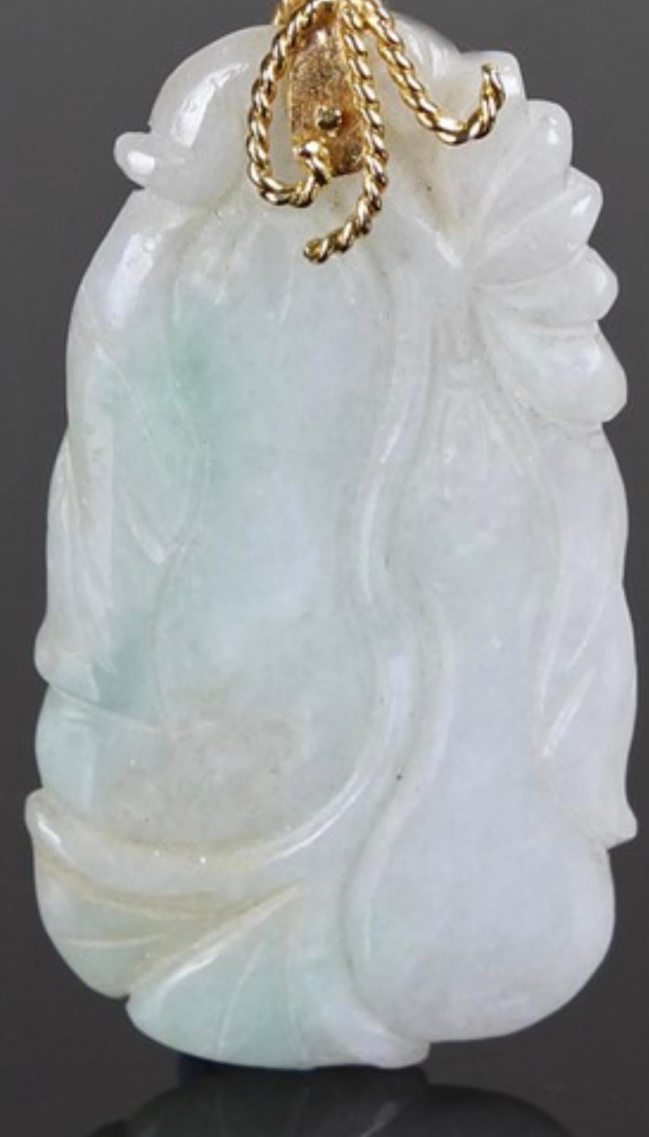 A Fine A Grade Apple green Jade Jadeite Pendant carving of a Eggplant  In Good Condition For Sale In London, GB