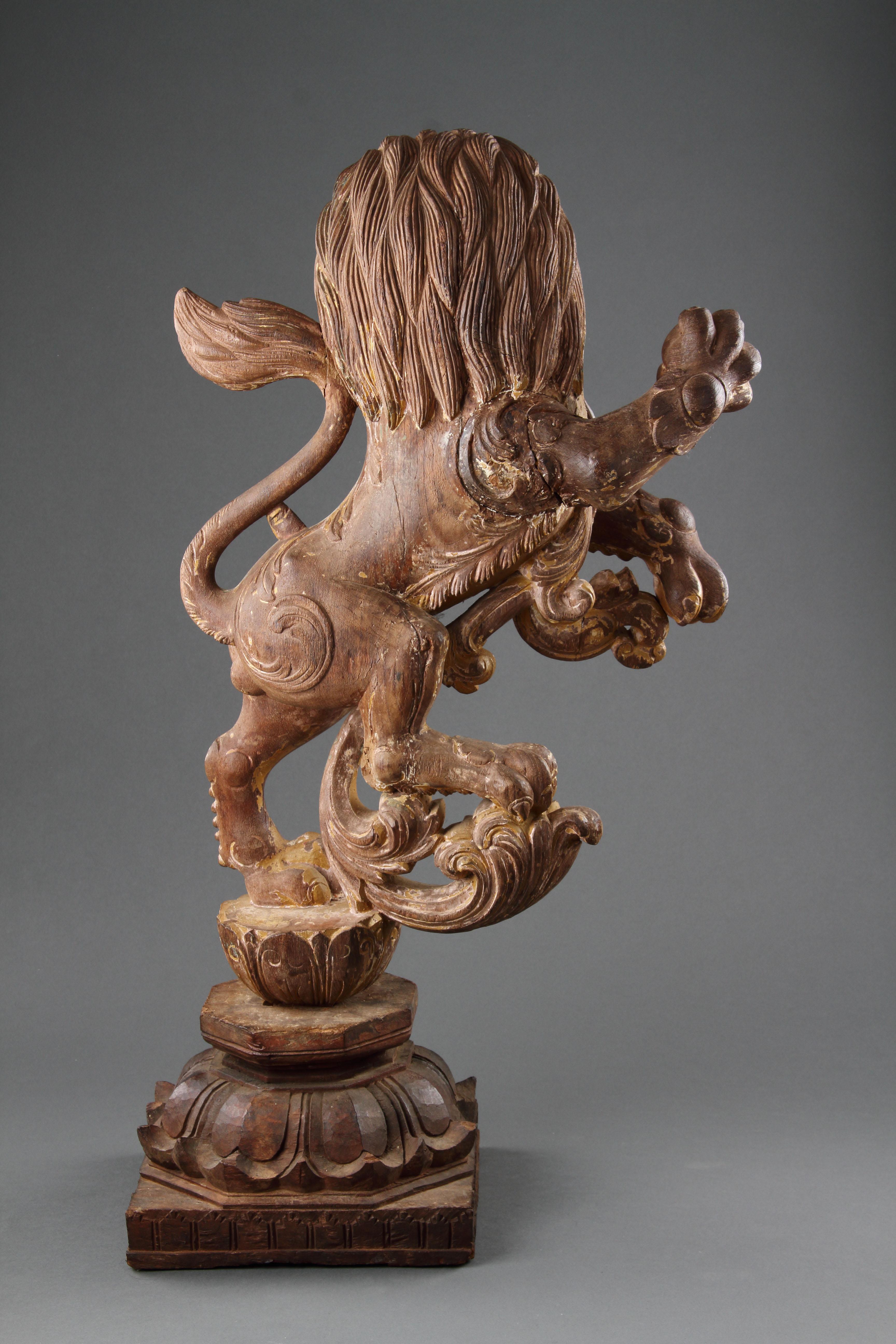 19th Century A Fine and Decorative Pair of Rampant Lions For Sale