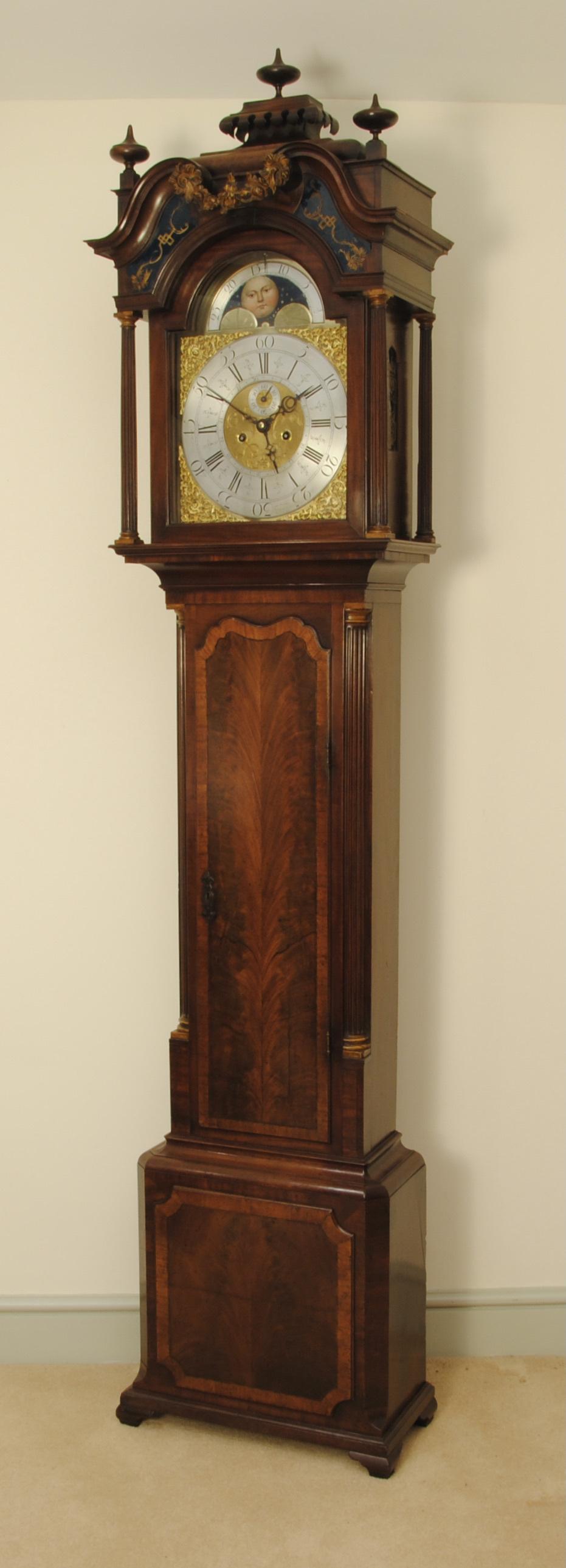 Fine and Elegant 18th Century Mahogany Longcase Clock For Sale 1