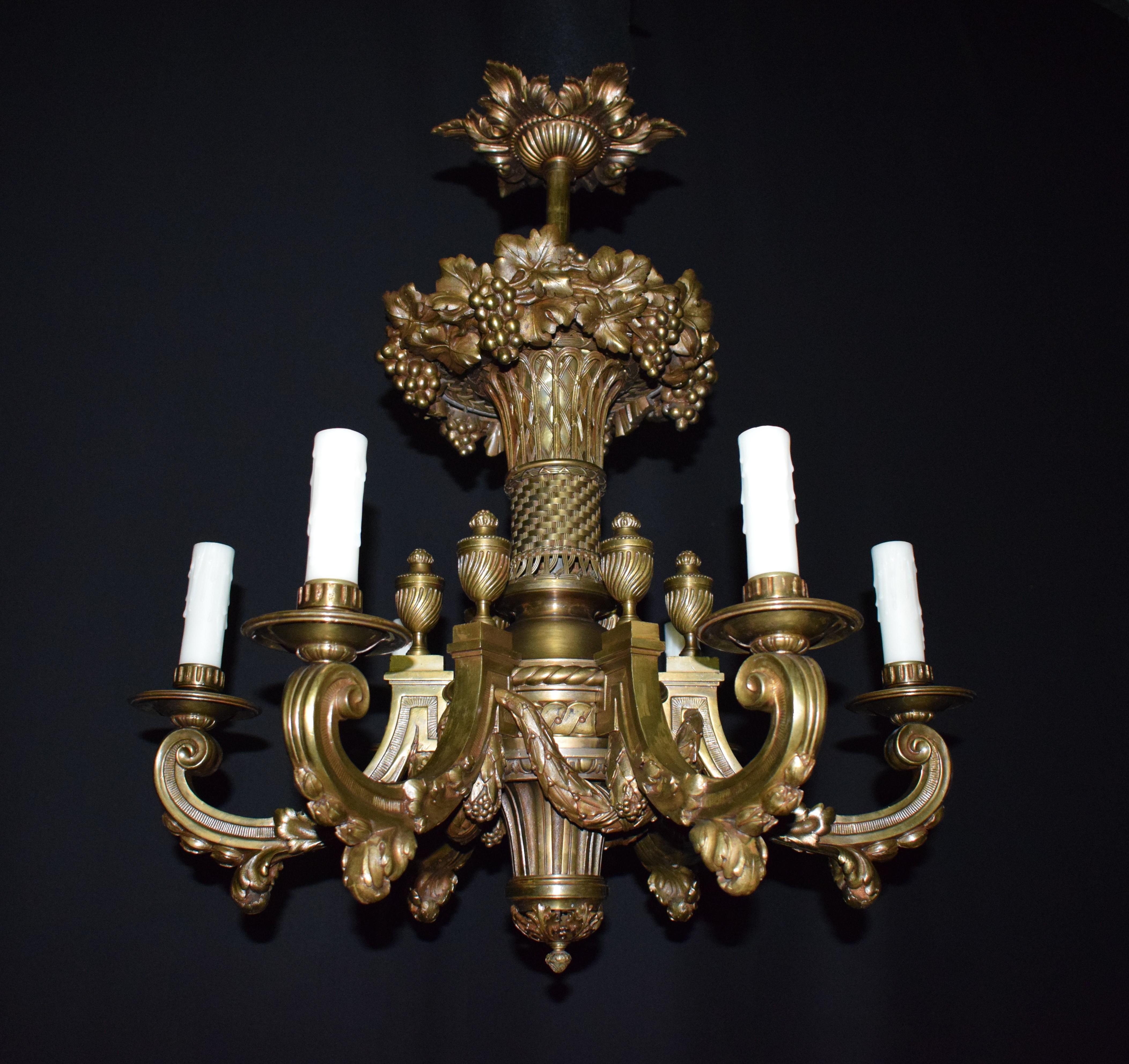 French Fine and Elegant Neoclassical Gilt Bronze Chandelier For Sale