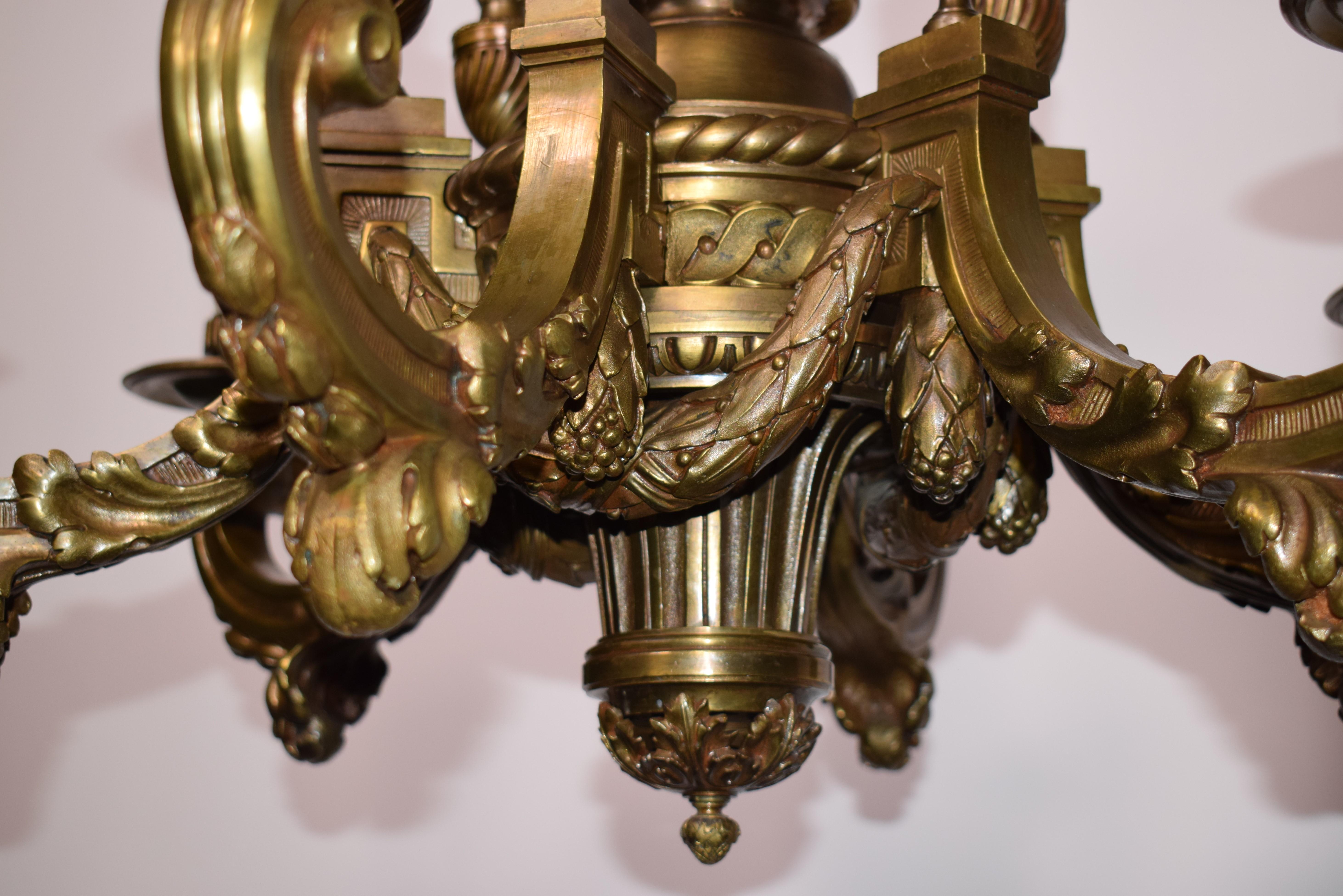 Fine and Elegant Neoclassical Gilt Bronze Chandelier For Sale 1