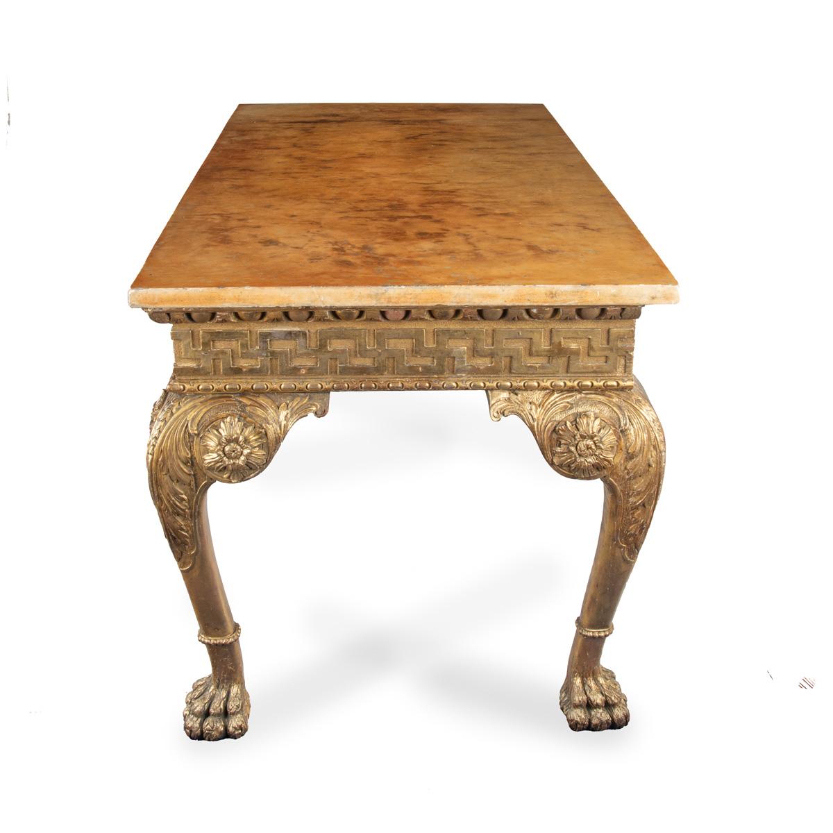Feiner und bedeutender Beistelltisch aus vergoldetem Holz aus dem 19. Jahrhundert im irischen George II.-Stil (Palladianismus) im Angebot