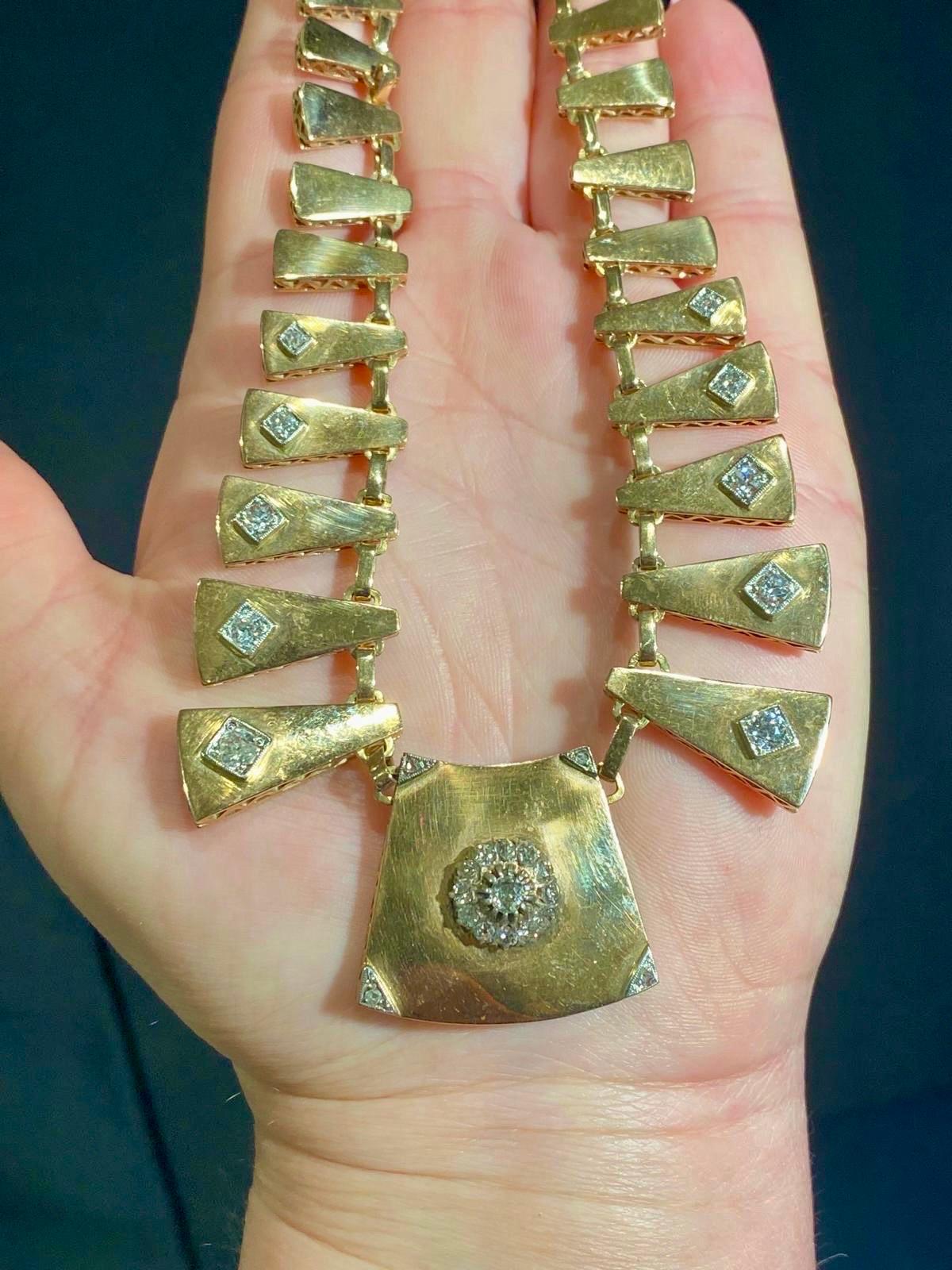 Un raffinato e impressionante collo a frangia in oro 14 carati e 2 carati di diamanti Art Deco in vendita 4