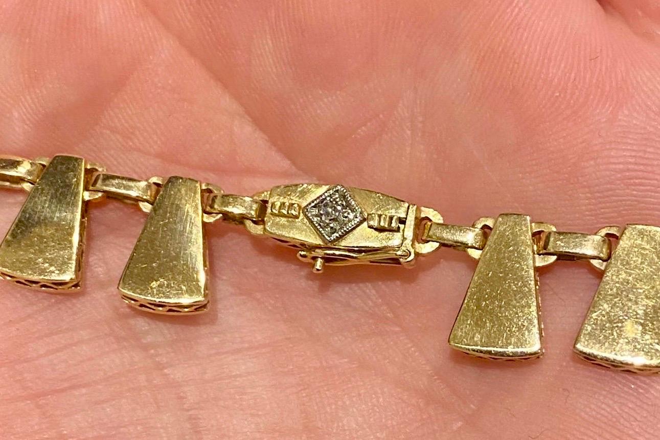 Un raffinato e impressionante collo a frangia in oro 14 carati e 2 carati di diamanti Art Deco in vendita 6