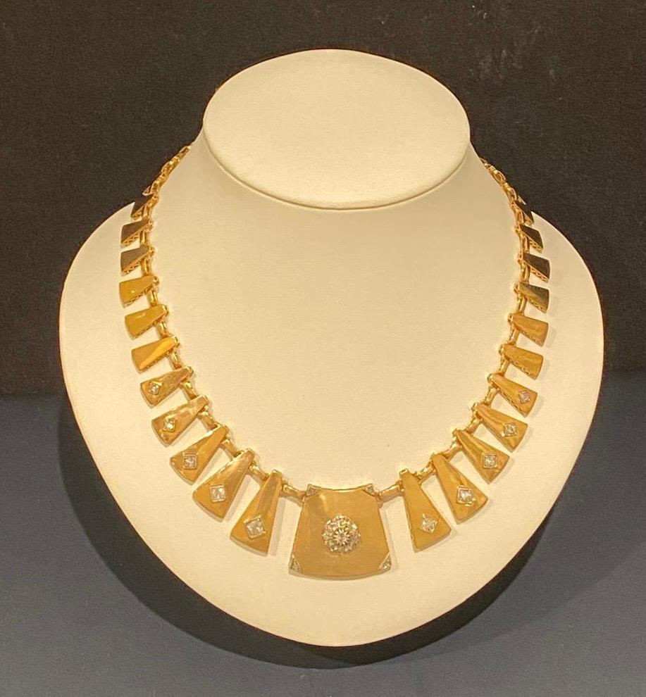 Art Déco Un raffinato e impressionante collo a frangia in oro 14 carati e 2 carati di diamanti Art Deco in vendita