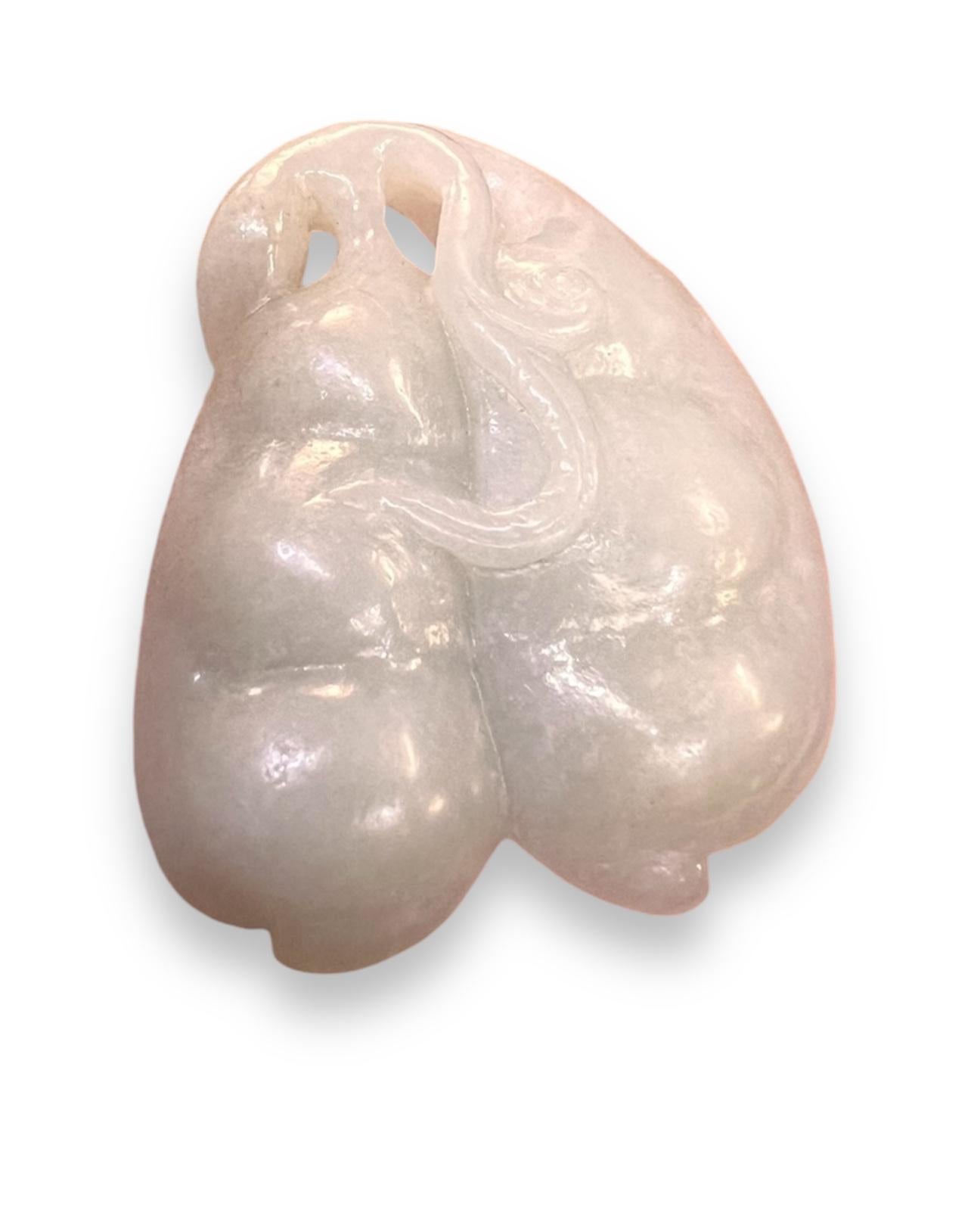 UN BEAU ET GRAND PENDENTIF EN JADE BLANC CHINOIS. A.I.C. 19/20ème C. en vente 3