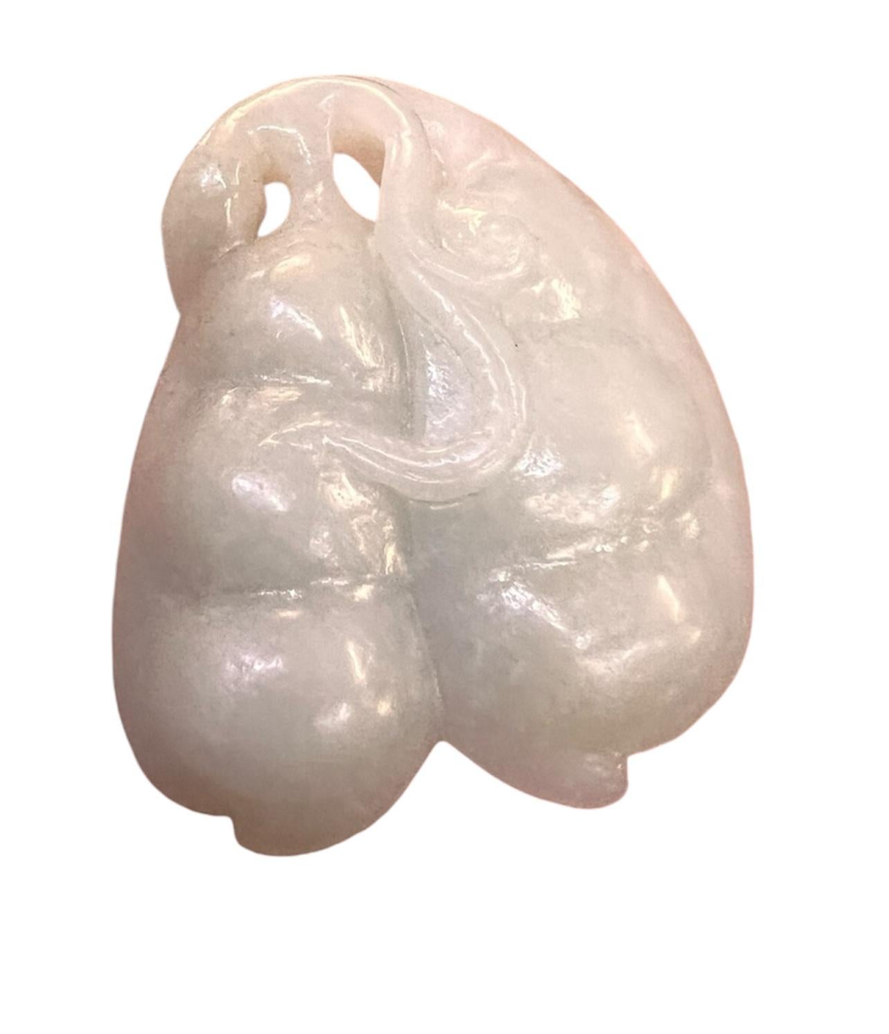 UN BEAU ET GRAND PENDENTIF EN JADE BLANC CHINOIS. A.I.C. 19/20ème C. en vente 4