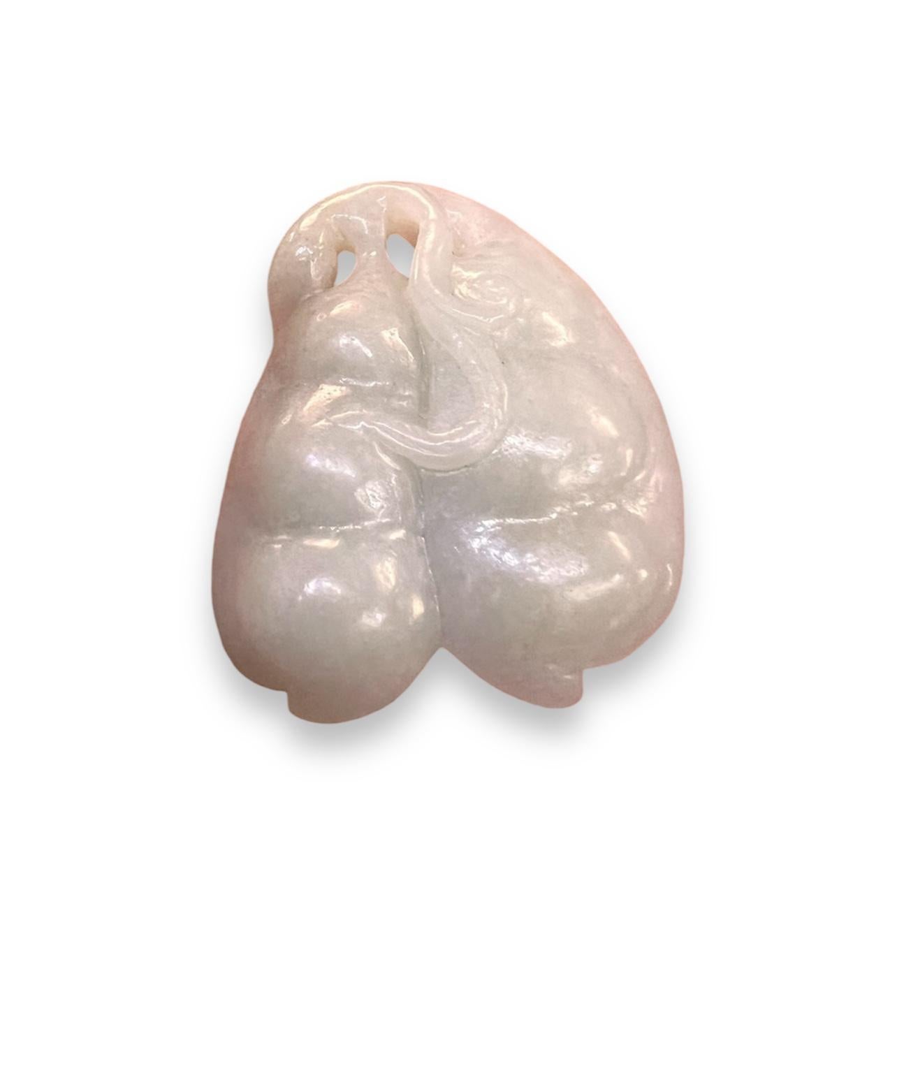 Chinois UN BEAU ET GRAND PENDENTIF EN JADE BLANC CHINOIS. A.I.C. 19/20ème C. en vente