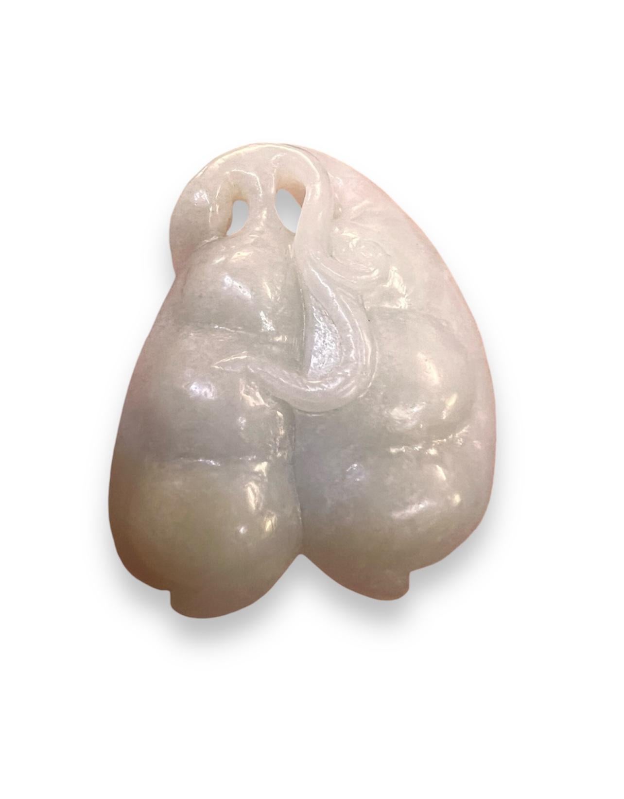 UN BEAU ET GRAND PENDENTIF EN JADE BLANC CHINOIS. A.I.C. 19/20ème C. Bon état - En vente à London, GB