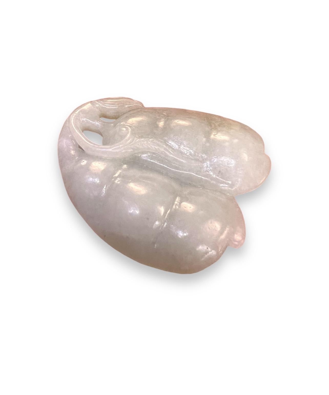 UN BEAU ET GRAND PENDENTIF EN JADE BLANC CHINOIS. A.I.C. 19/20ème C. en vente 2