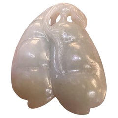 A FINE AND LARGE CHINESE WHITE JADE BEAN TOGGLE/PENDANT. 19/20th C