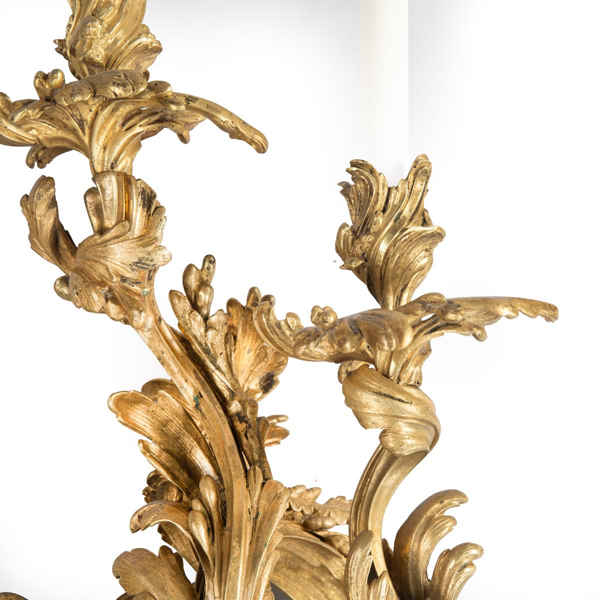 Ein schönes und großes Paar Ormolu-Wandleuchten aus dem 19. Jahrhundert im Rokoko-Revival-Stil (Neurokoko) im Angebot