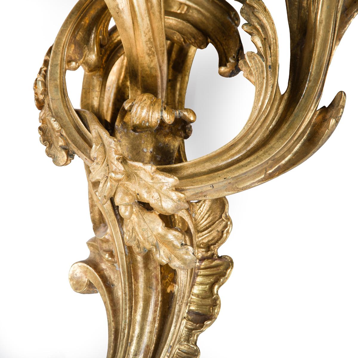 Ein schönes und großes Paar Ormolu-Wandleuchten aus dem 19. Jahrhundert im Rokoko-Revival-Stil (Französisch) im Angebot