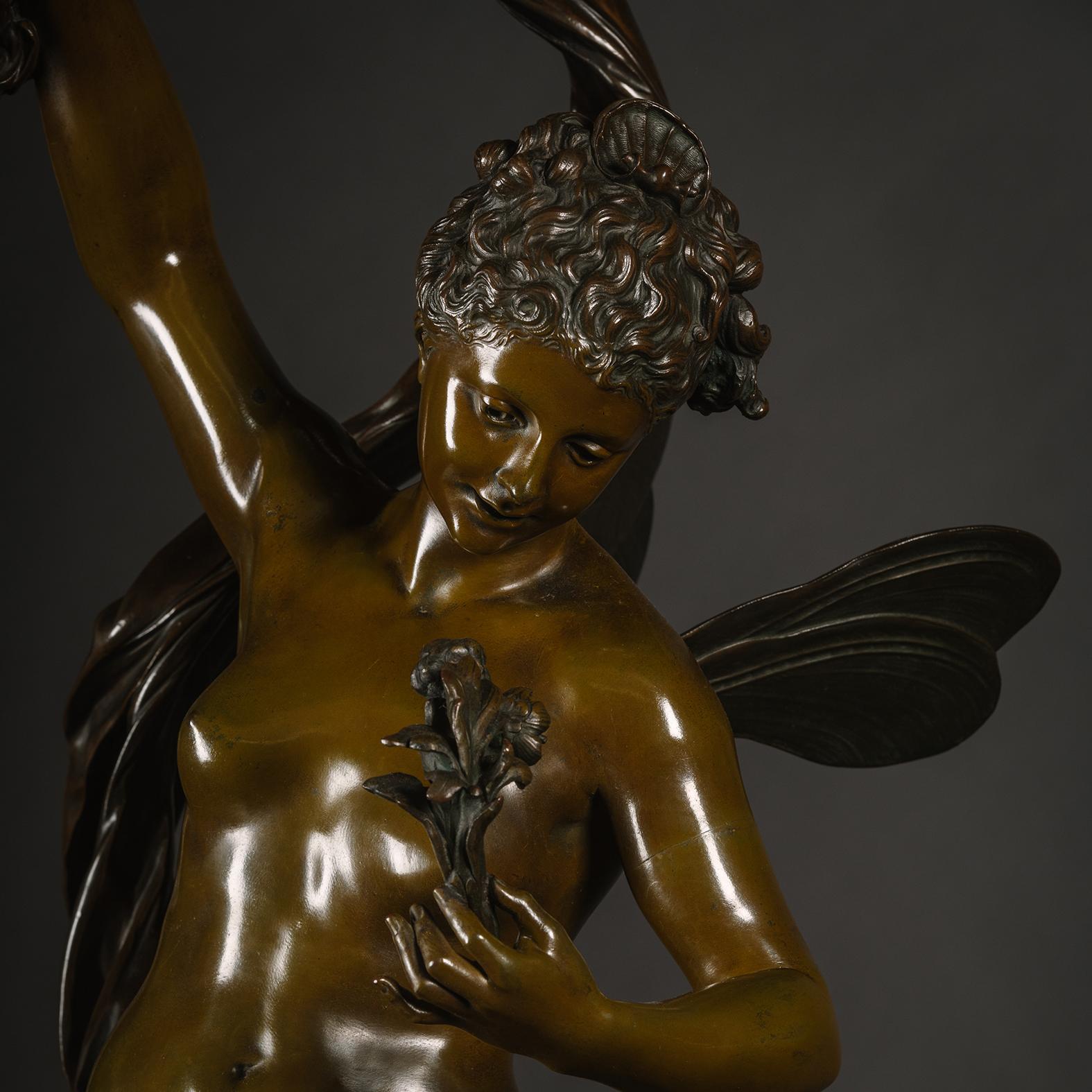 Figura fina y grande de bronce patinado de una ninfa marina en venta 1