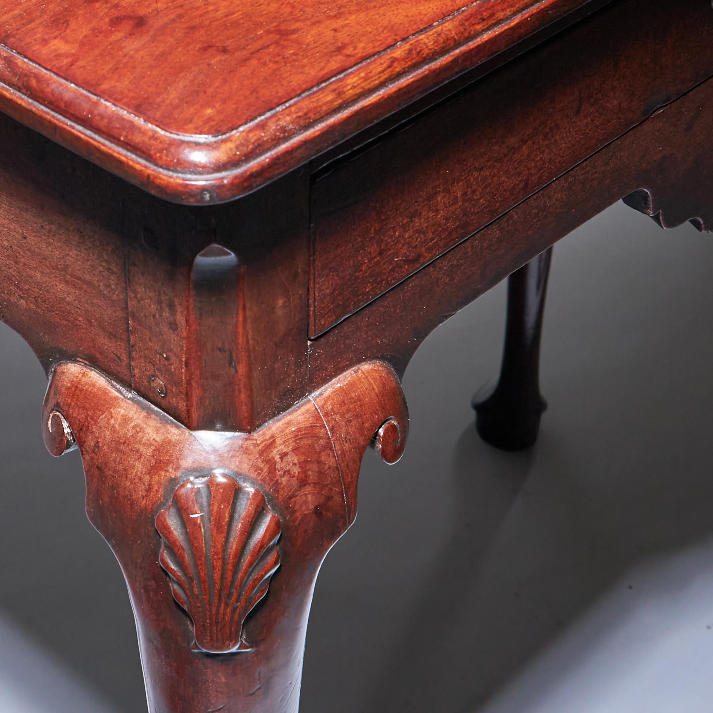 Fine and Rare 18th Century George I Virginia Walnut Side Table, circa 1725 For Sale 3