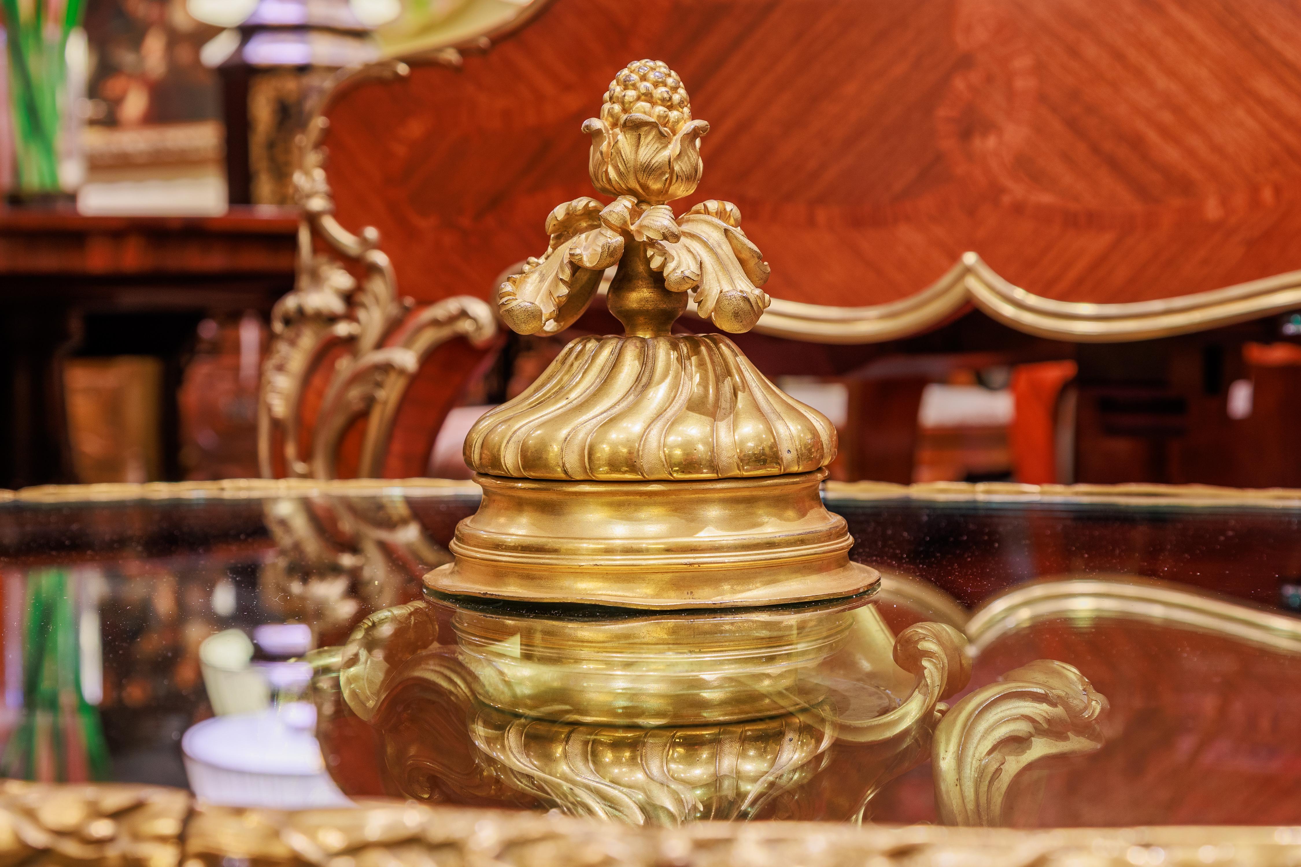 Français Une belle et rare table à cocktail française du 19ème siècle par A Link en vente