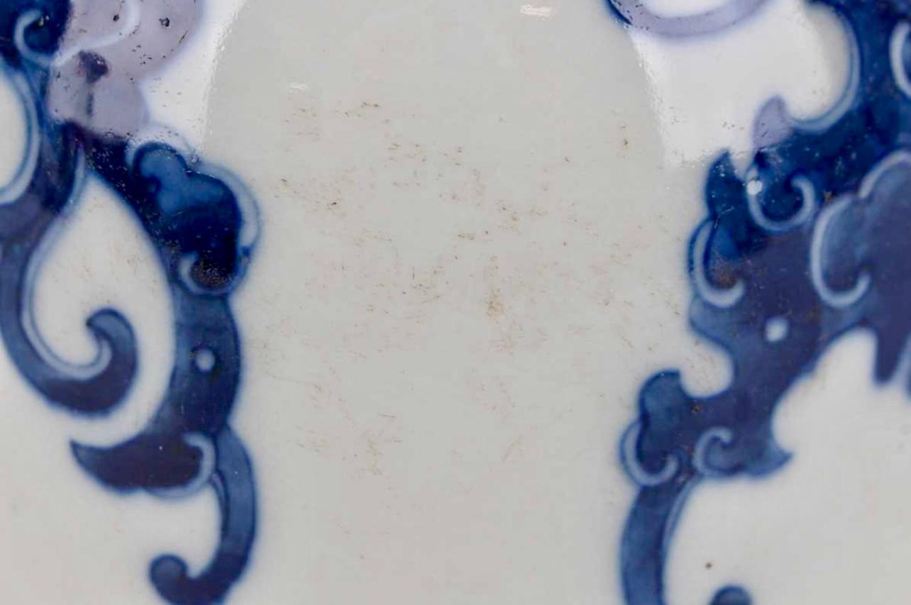 A FINE AND RARE BLUE AND WHITE MALLET-FORM VASE, Qing Dynasty. For Sale 13