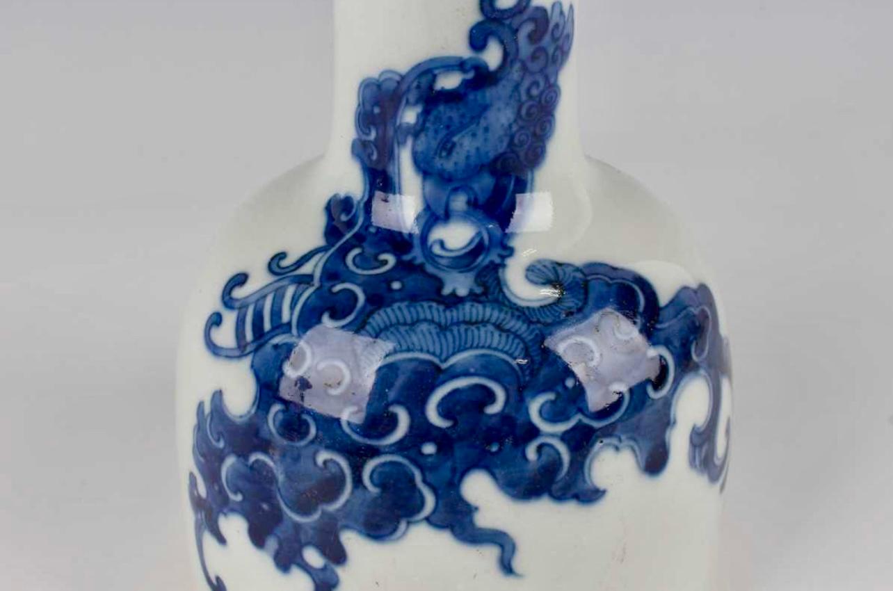 19th Century A FINE AND RARE BLUE AND WHITE MALLET-FORM VASE, Qing Dynasty. For Sale