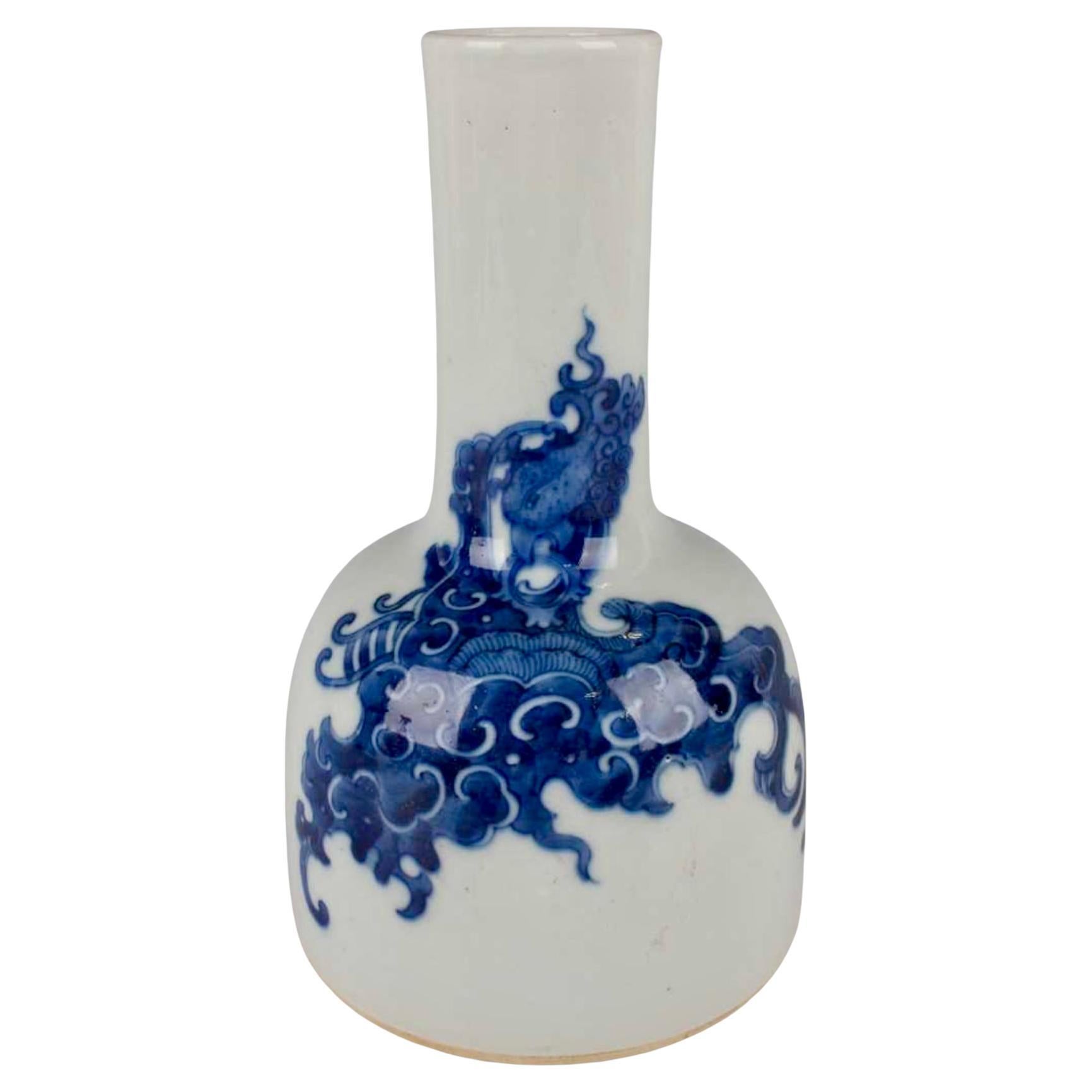 A FINE AND RARE BLUE AND WHITE MALLET-FORM VASE, Qing Dynasty. For Sale