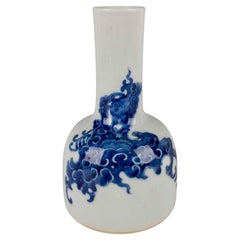 Antique A FINE AND RARE BLUE AND WHITE MALLET-FORM VASE, Qing Dynasty.