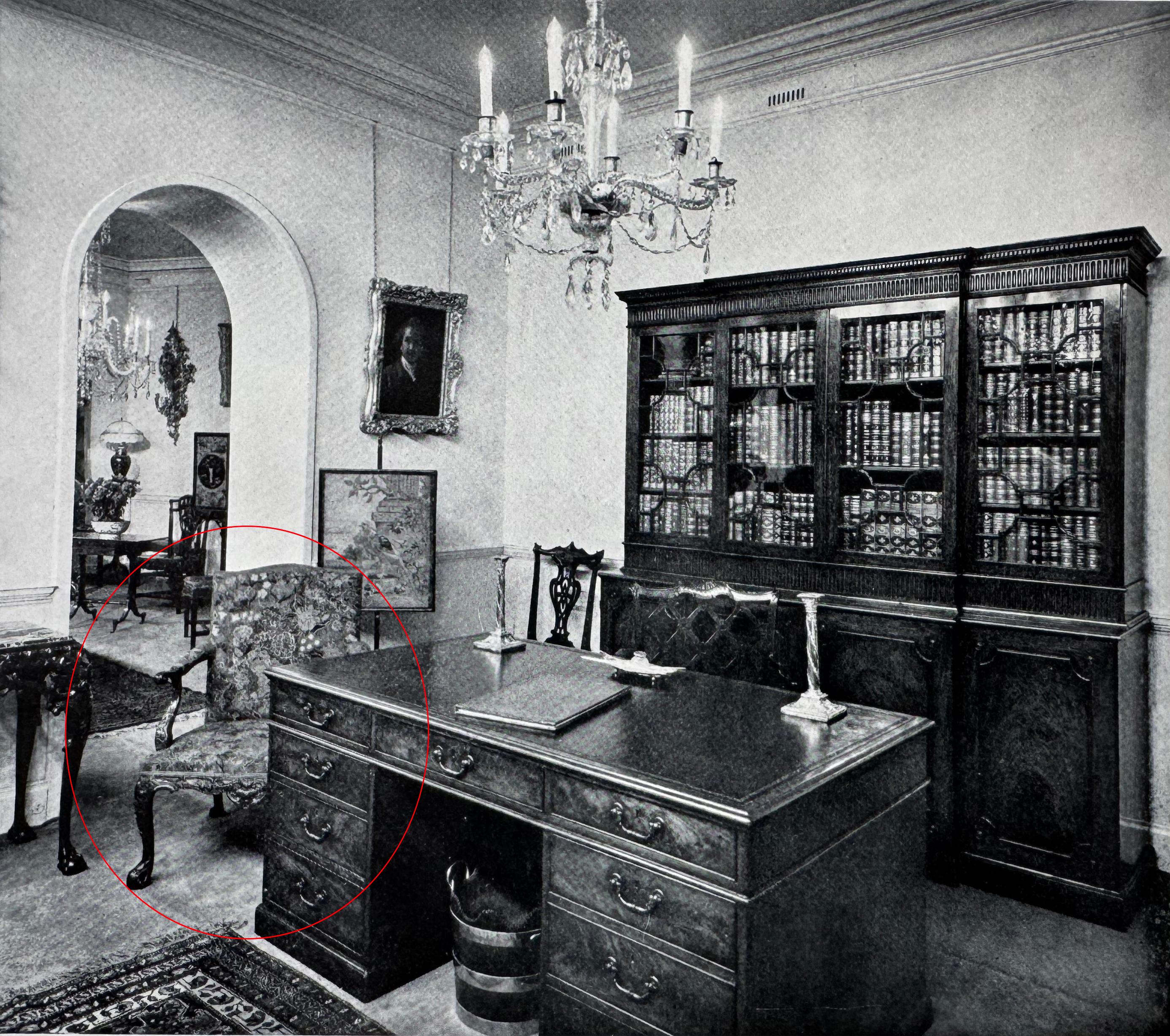 Soie Fauteuil de bibliothèque en acajou sculpté de George II, fin et rare en vente