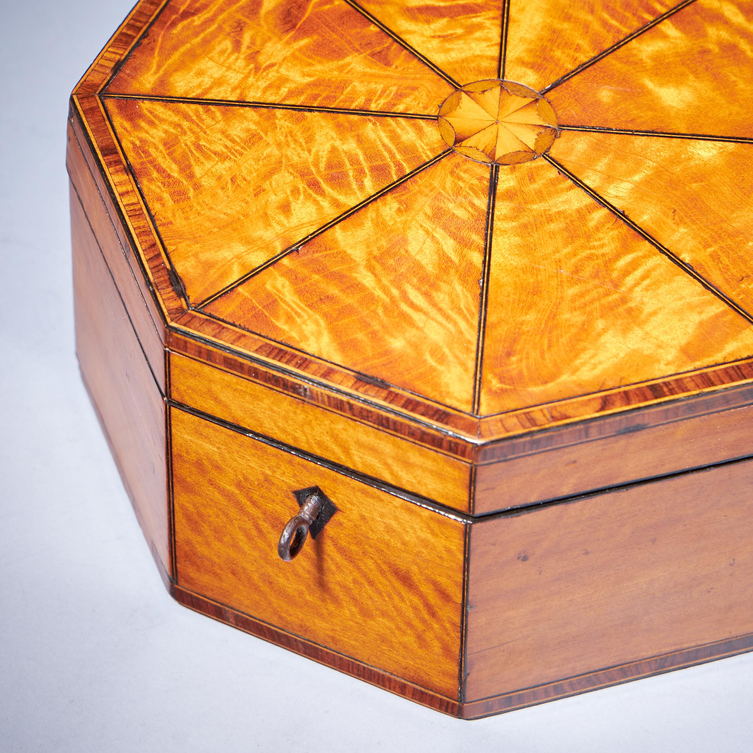 A Fine and Rare George III Octagonal Figured Satinwood Box, C.1790 For Sale 2