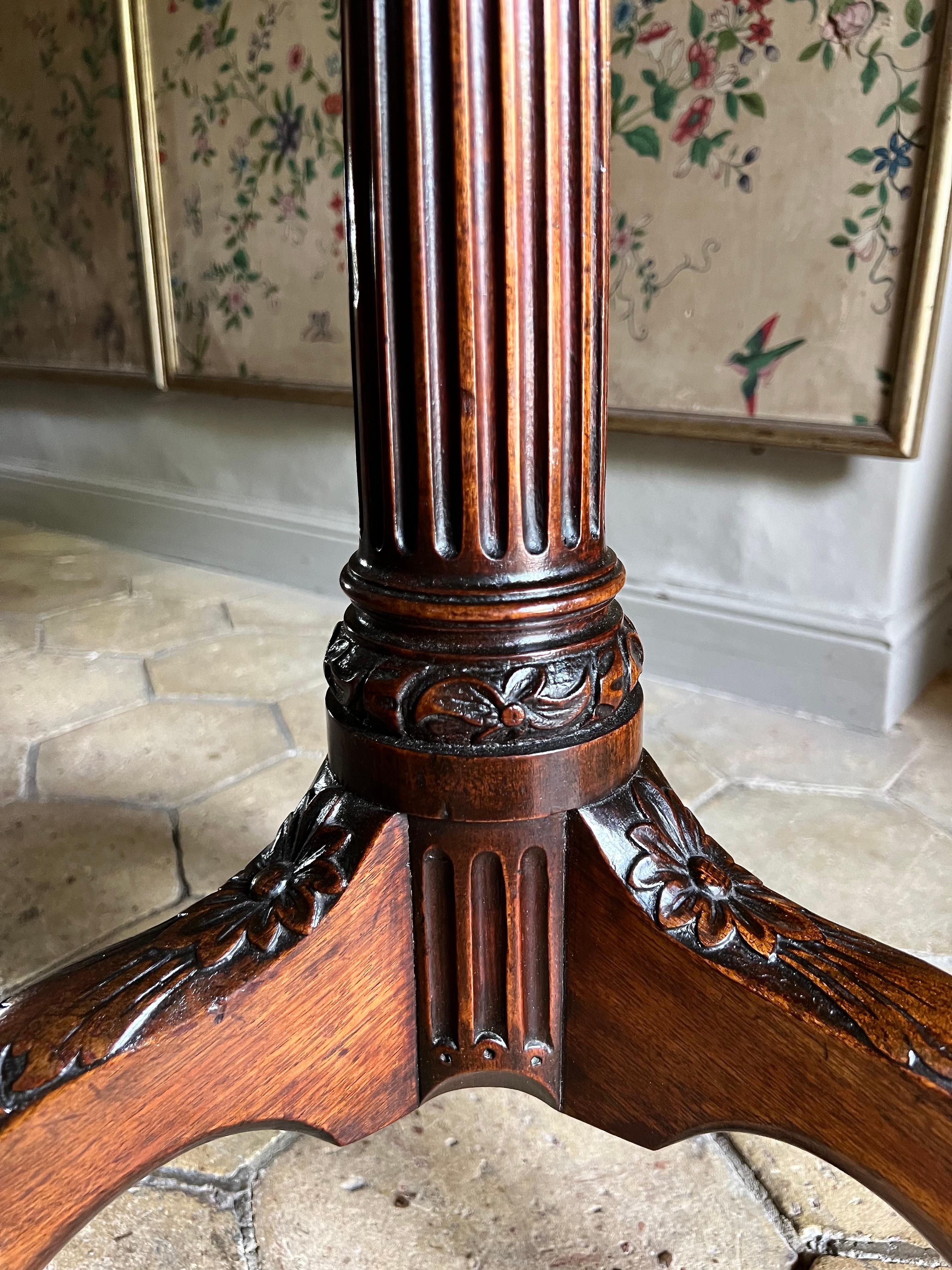 XVIIIe siècle Table octogonale rare et raffinée en acajou de style George II en vente