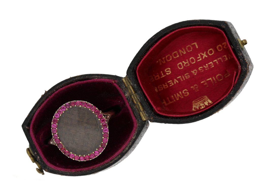 A fine and rare Georgian hair and ruby memorial ring, English, circa 1760 In Good Condition For Sale In London, GB