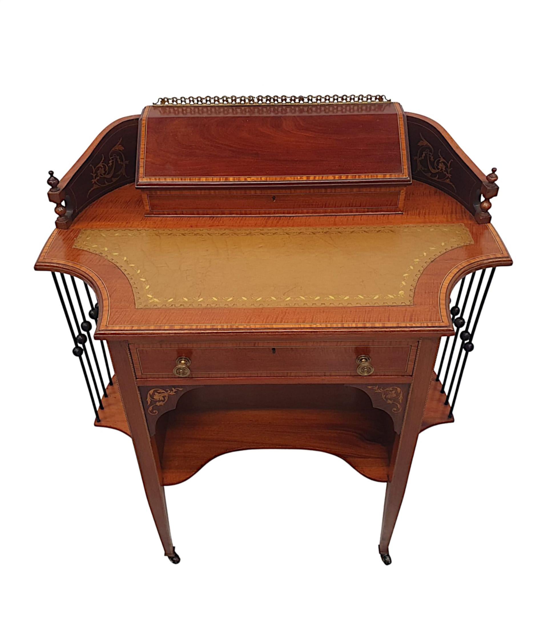 Feiner und ungewöhnlicher edwardianischer Schreibtisch mit Intarsien aus Leder (Englisch) im Angebot