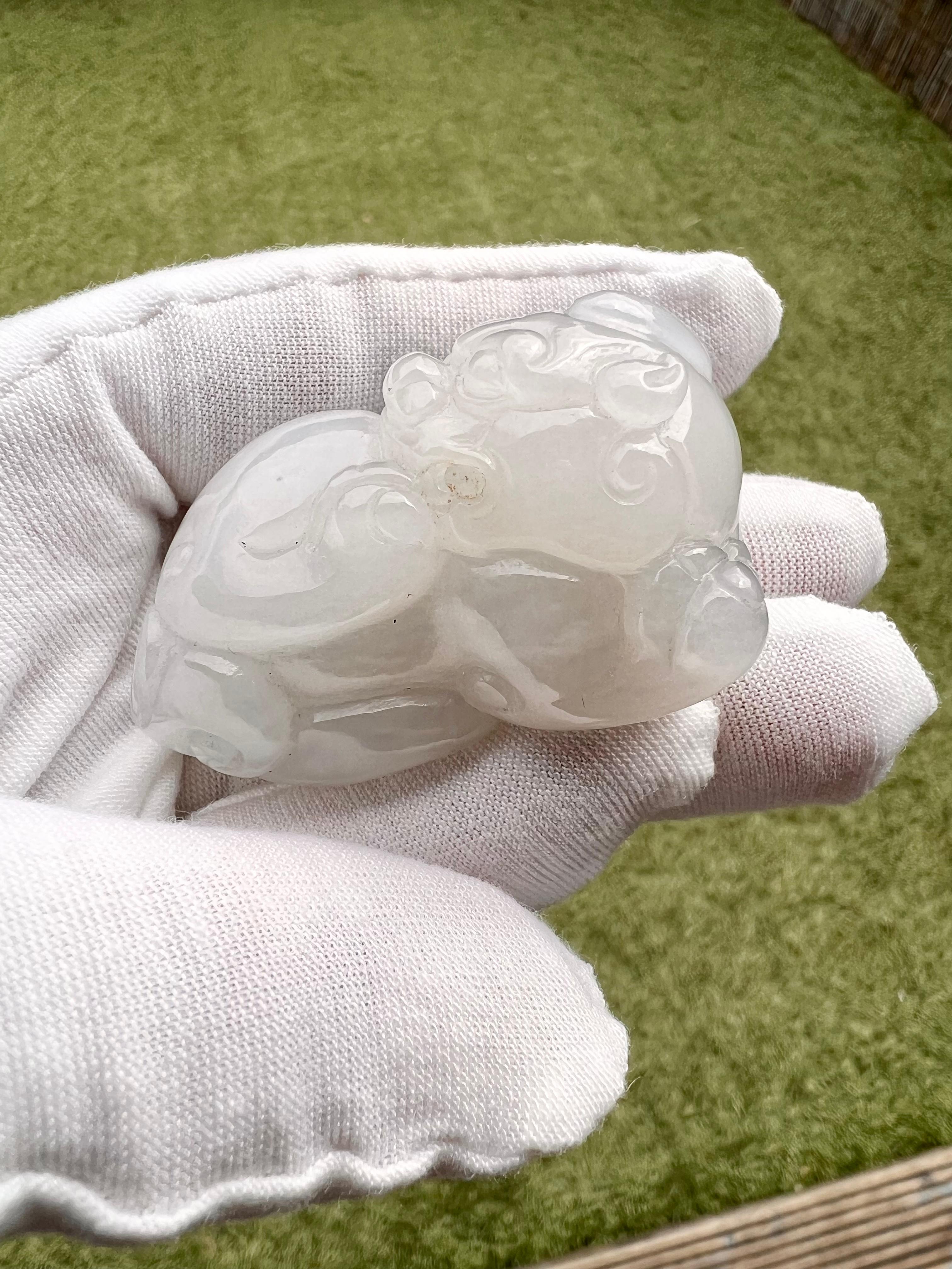 A Fine Antique Chinese Jade Carving Of a Lion Dog In Good Condition In London, GB