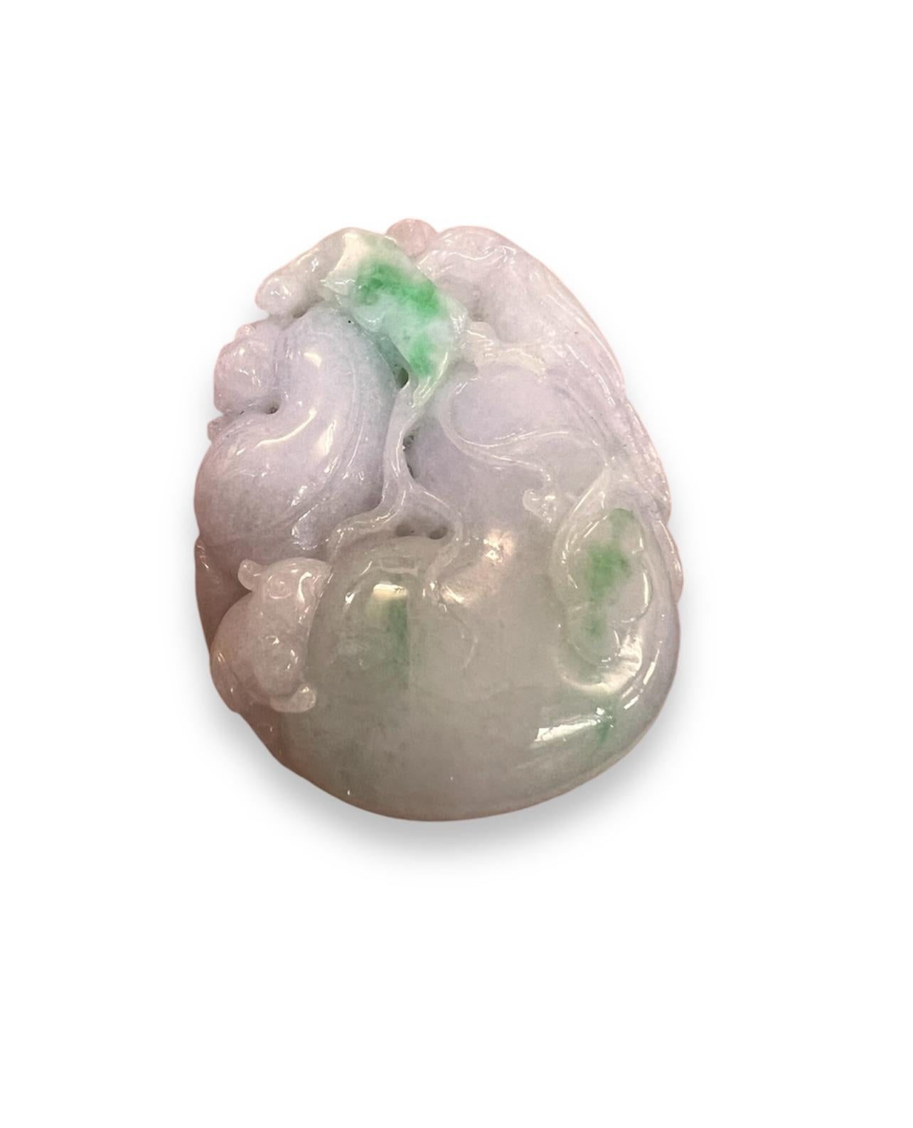 A Fine Antique Chinese Jade Jadeite Toggle Pendant Carving. For Sale 10