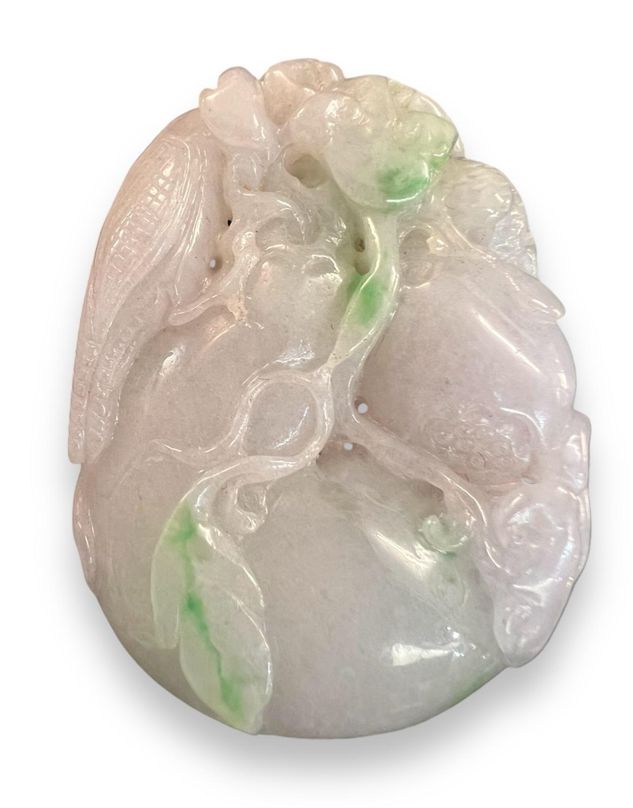 A Fine Antique Chinese Jade Jadeite Toggle Pendant Carving. For Sale 4