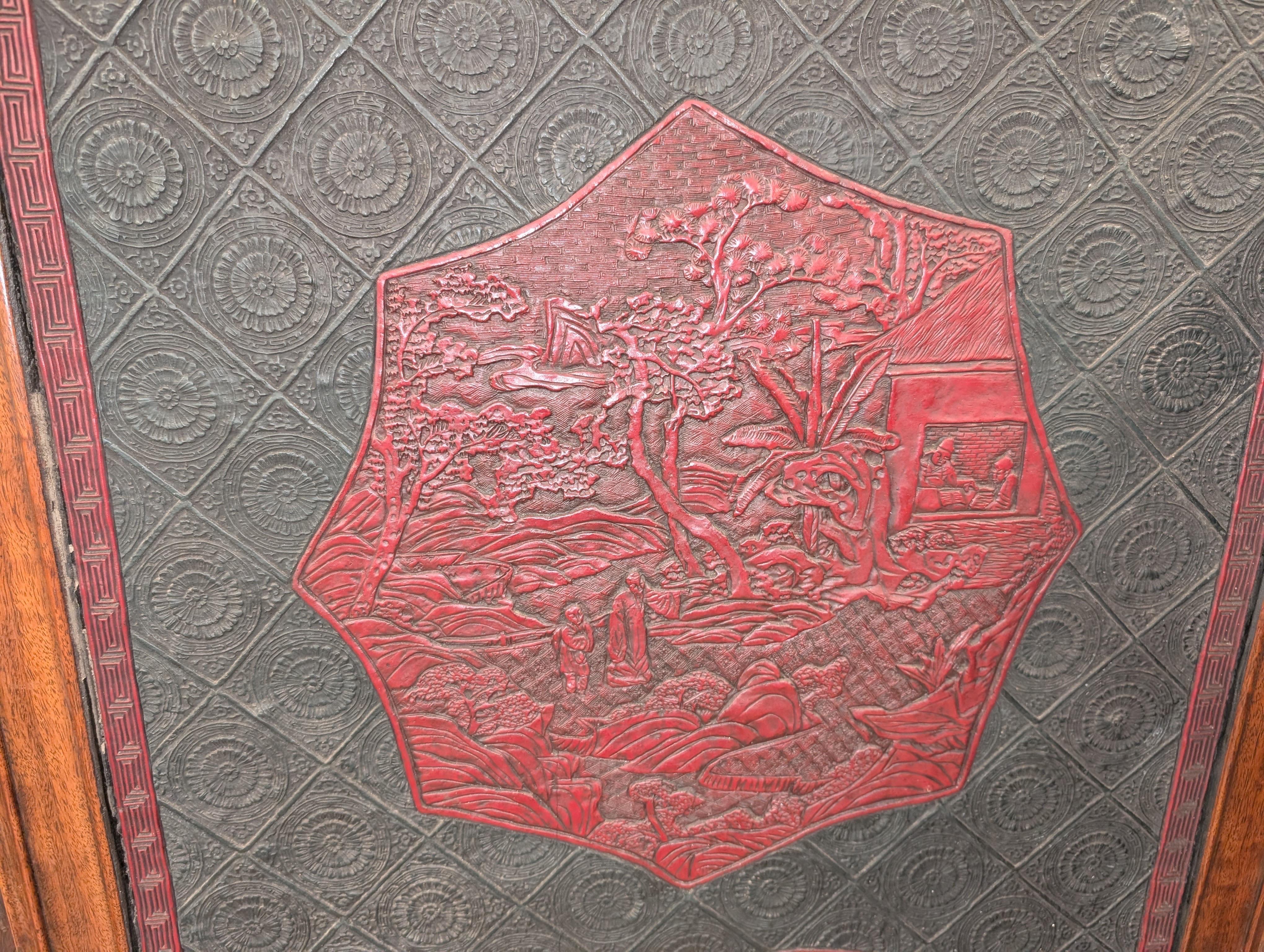 A Fine Antique Chinese Lacquer and Hardwood Folding Screen in vendita 4